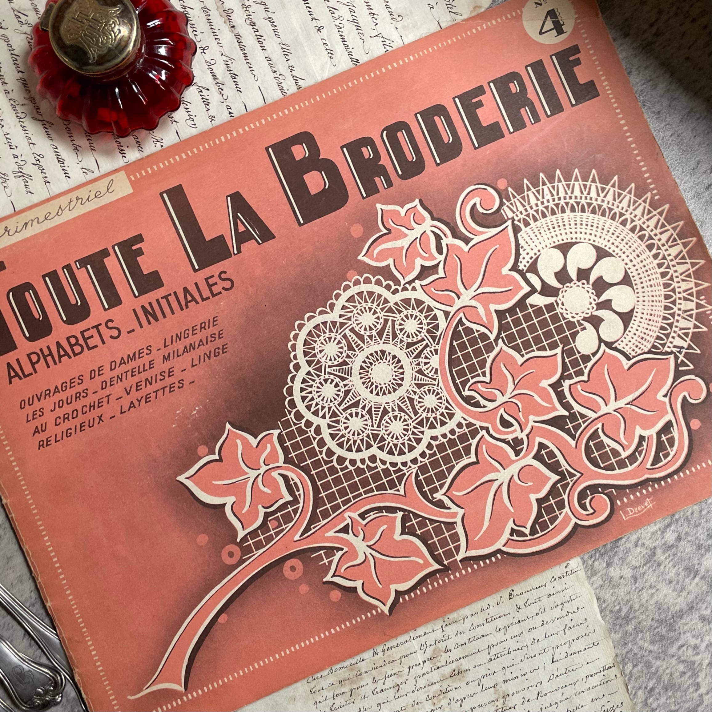 エンボス 刺繍 本 フランスアンティーク | ｱﾝﾃｨｰｸ ﾎﾞﾝﾇ ｼｬﾝｽ