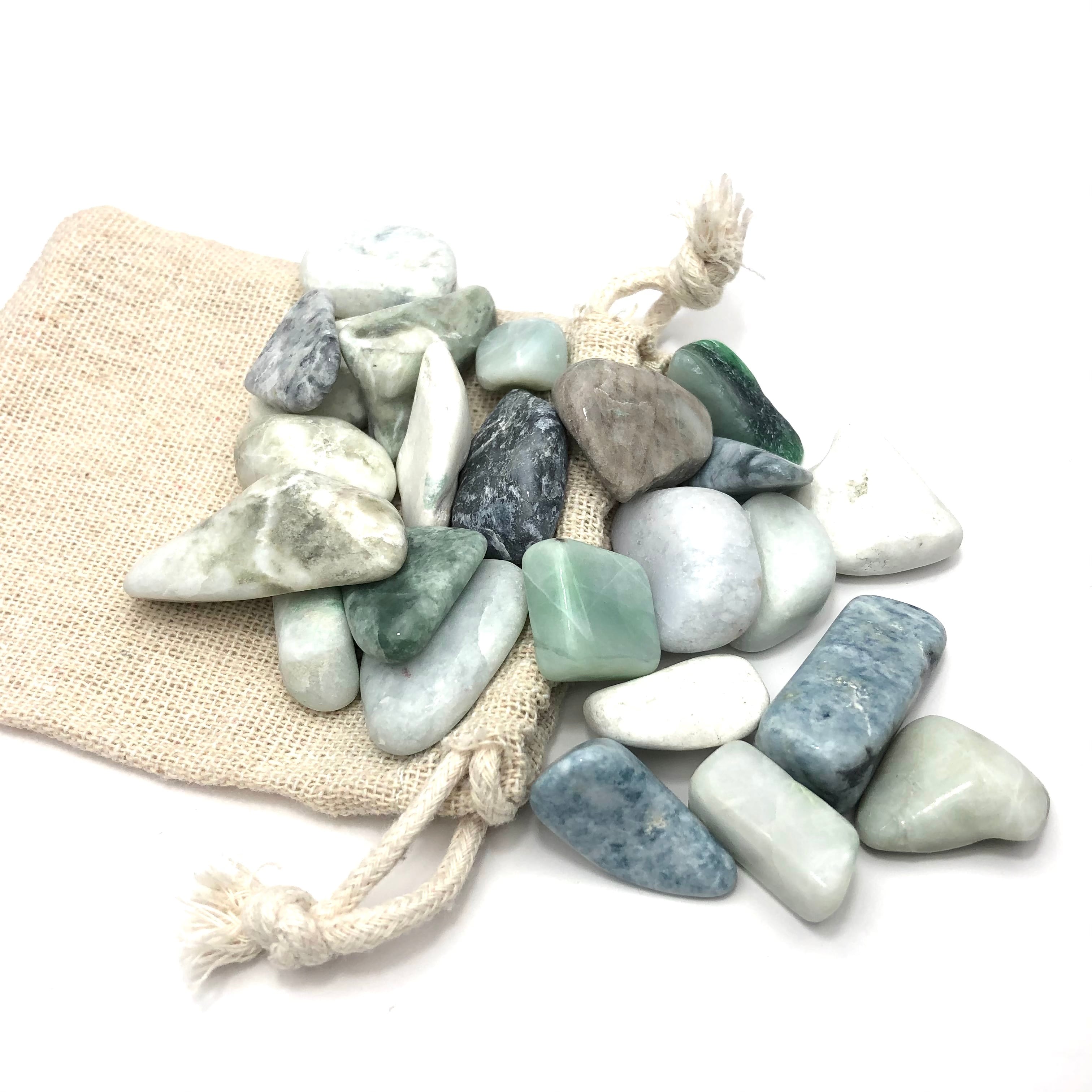 年始 ［白地に鮮やかなラベンダー色 海石］妖精ラベンダー翡翠海石26g