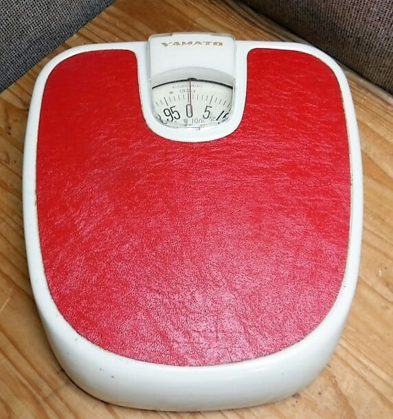 ヤマト レトロな体重計【赤】（0731223100） | 東京レトロa.m.a.store