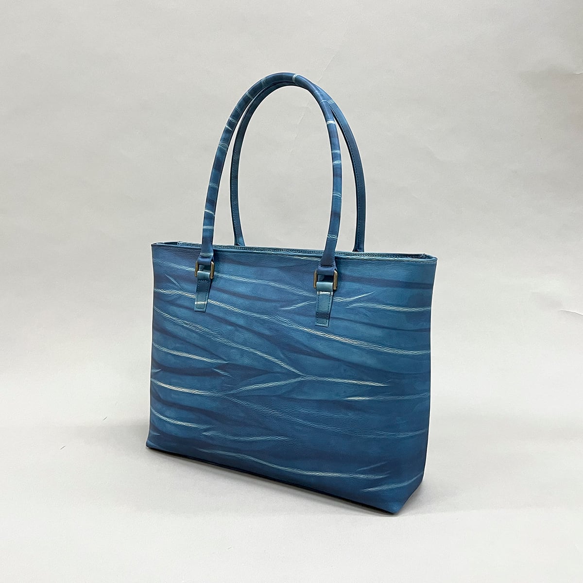 本革 藍染 絞りバック | Kinuya Indigo