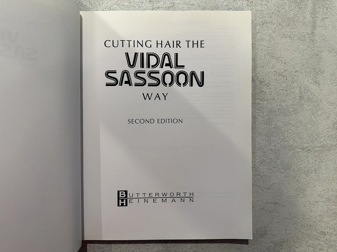 趣味・スポーツ・実用 cutting hair the Vidal Sassoon way Amazon