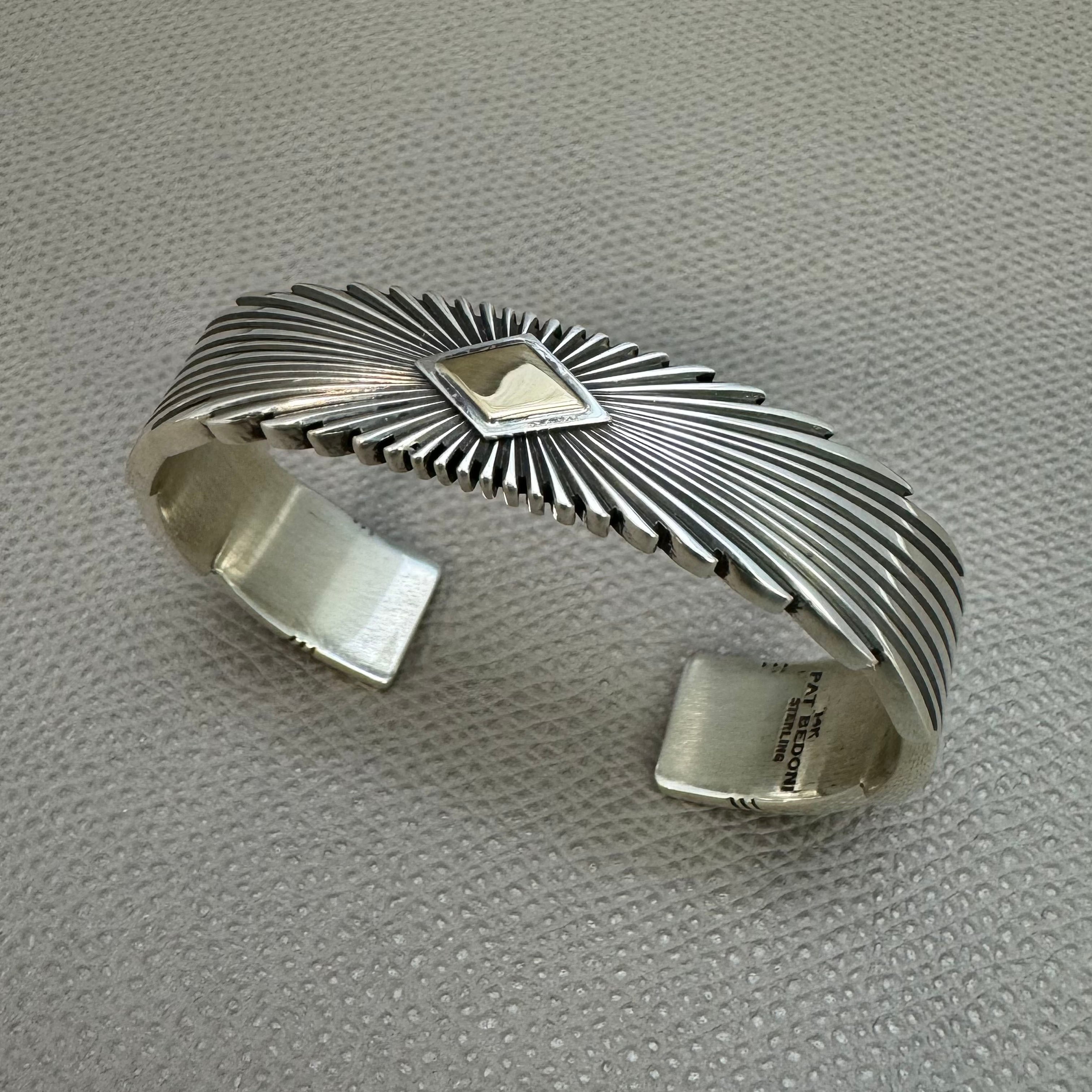 NAVAJO（ナバホ）族 Pat Bedonie作 14K GOLD サンバーストバングル