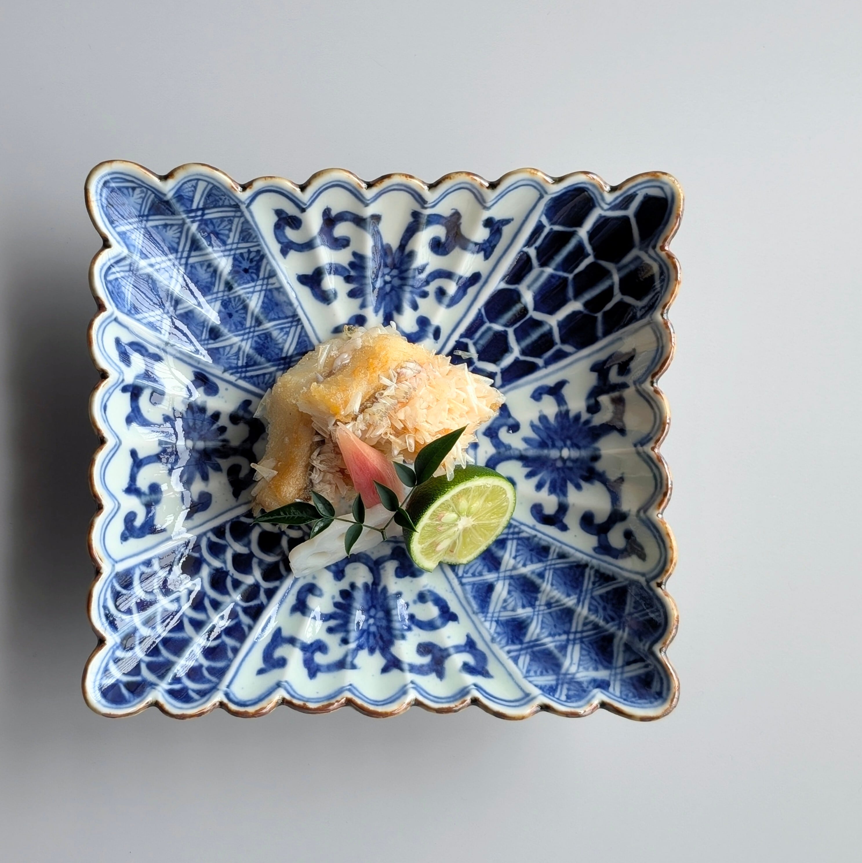 染付割地紋 菊割長角六寸皿 | 和食器通販ショップ 貴好人｜有田焼