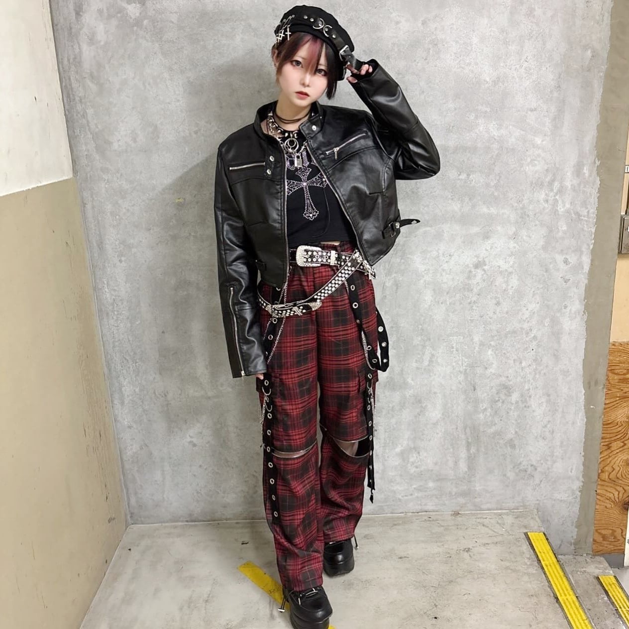 渋谷店で人気！】サブカルロゴ ZIPチェックハトメパンツ