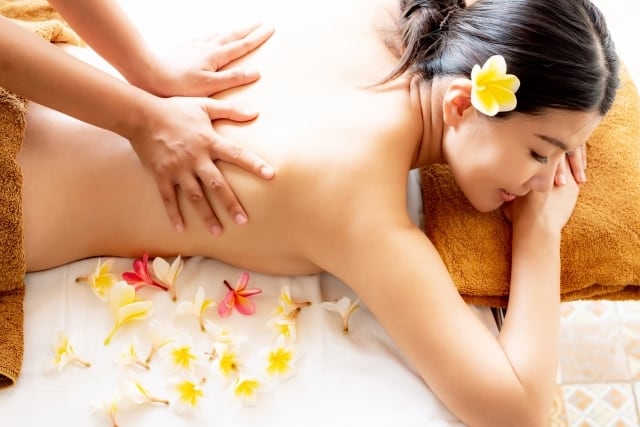 癒しの資格で仕事にも活かせる！柔道整復師監修アロマリンパ通信講座