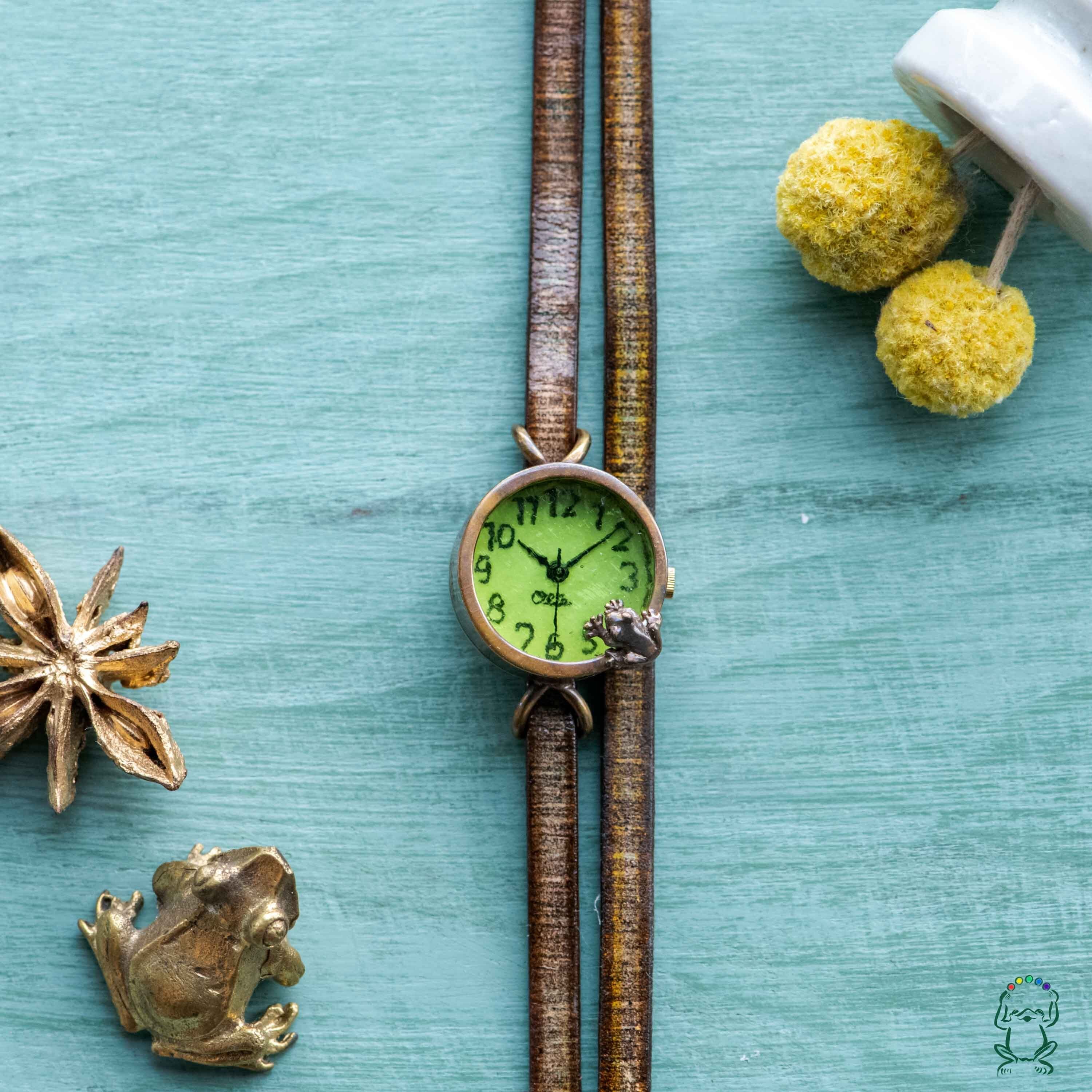 池をのぞく蛙腕時計SSライム | カエルの時計屋さん