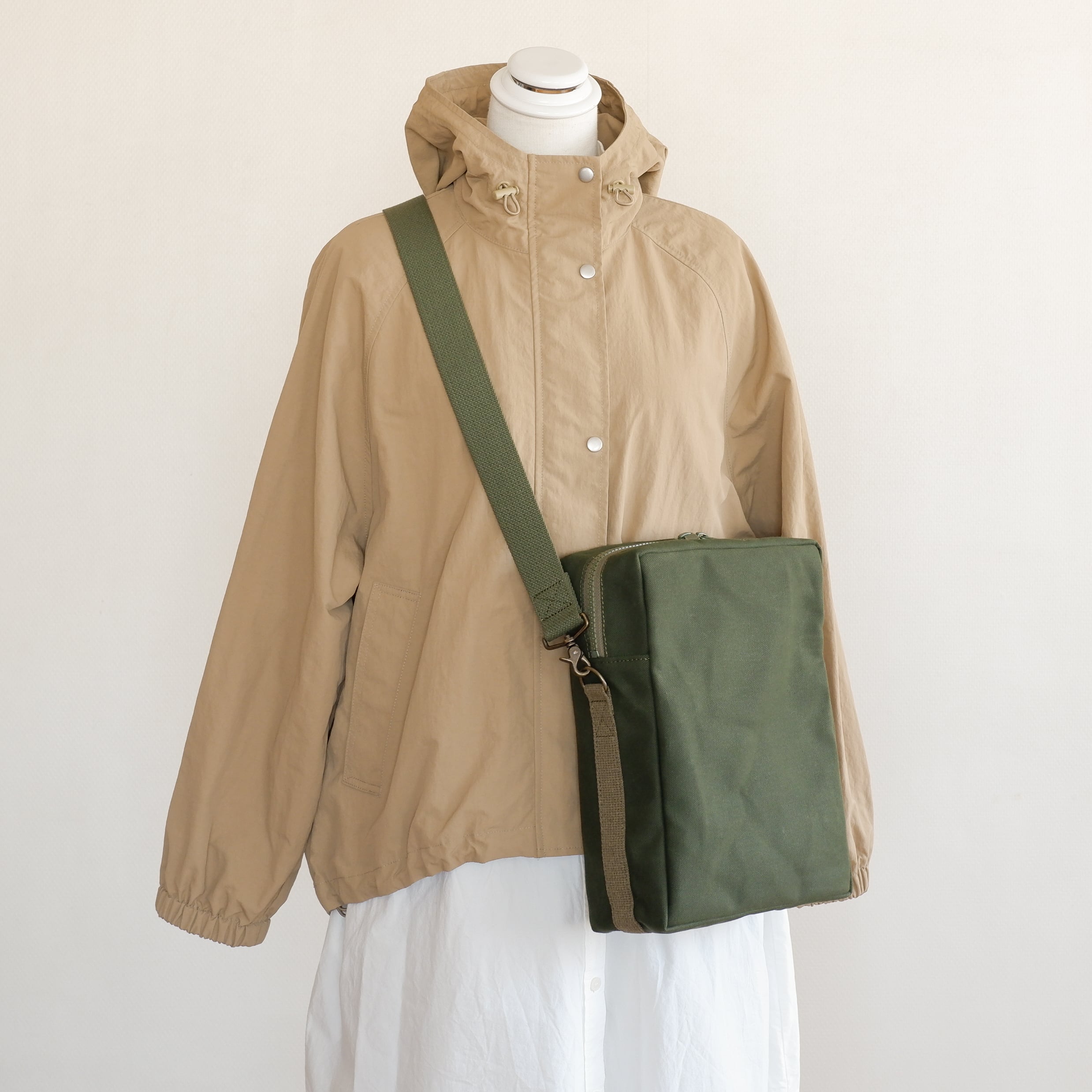 ショルダーバッグ | aoya bags | シンプルで少し変わったかたちの帆布