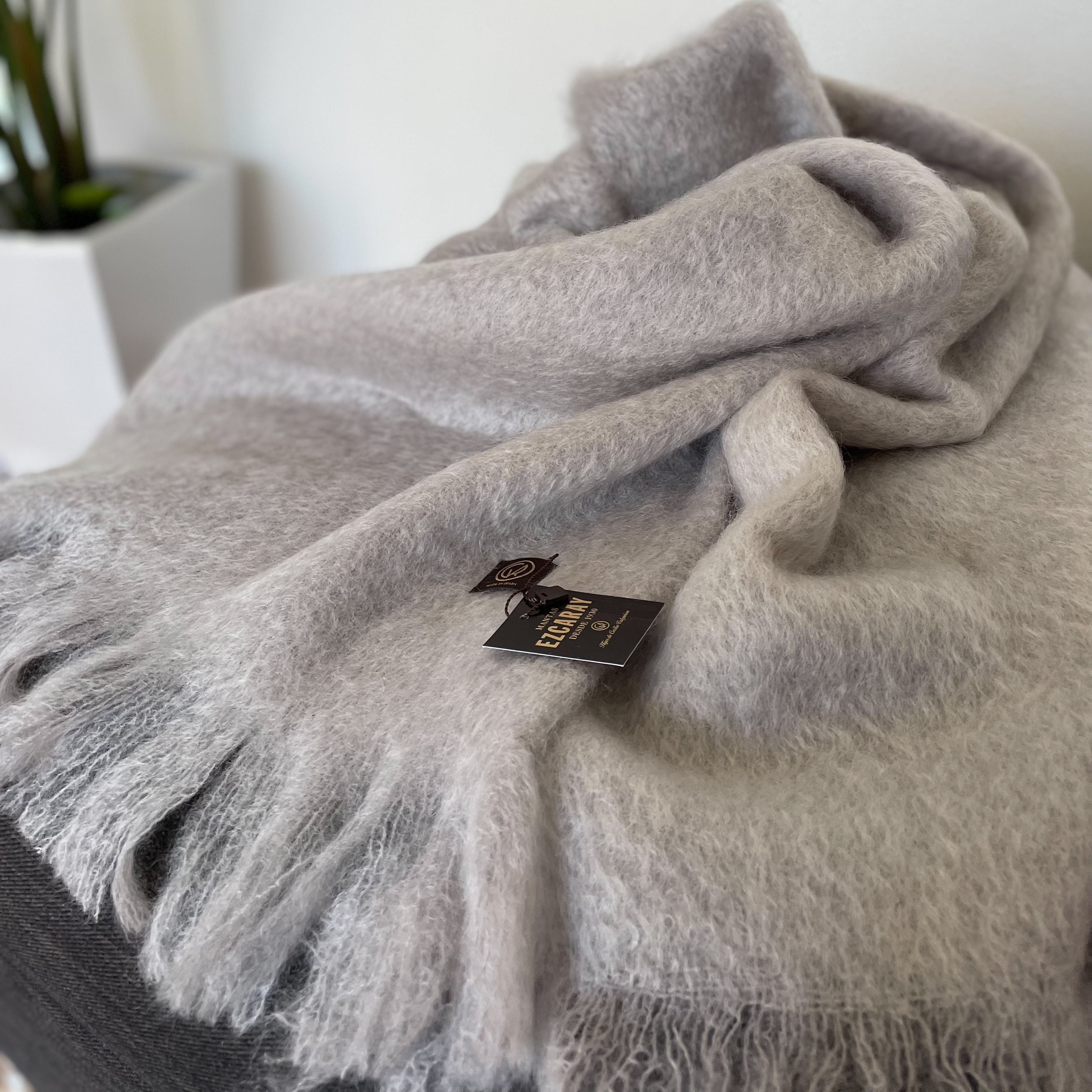MANTAS EZCARAYモヘアブランケット】 | À L'ecrin