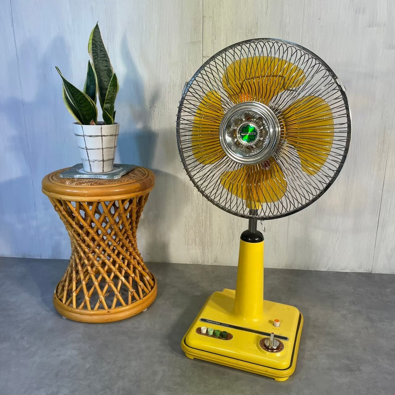 レトロポップな黄色の扇風機 | Pay ID