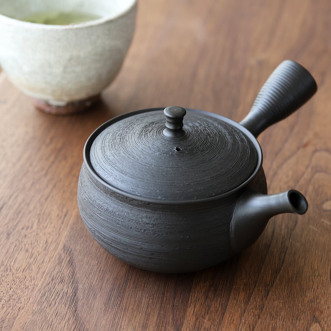 黒浅袋松皮 急須 容量：240cc 梅原タツオ（北龍窯・常滑焼） | にっ