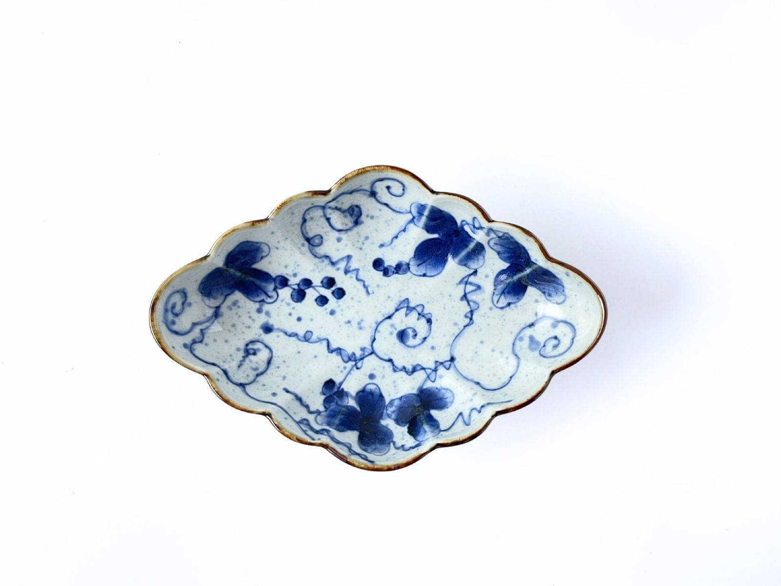 有田焼 福泉窯 手描き 染付つた葡萄 菊割菱型皿 単品 | ARITAYAKI STORE
