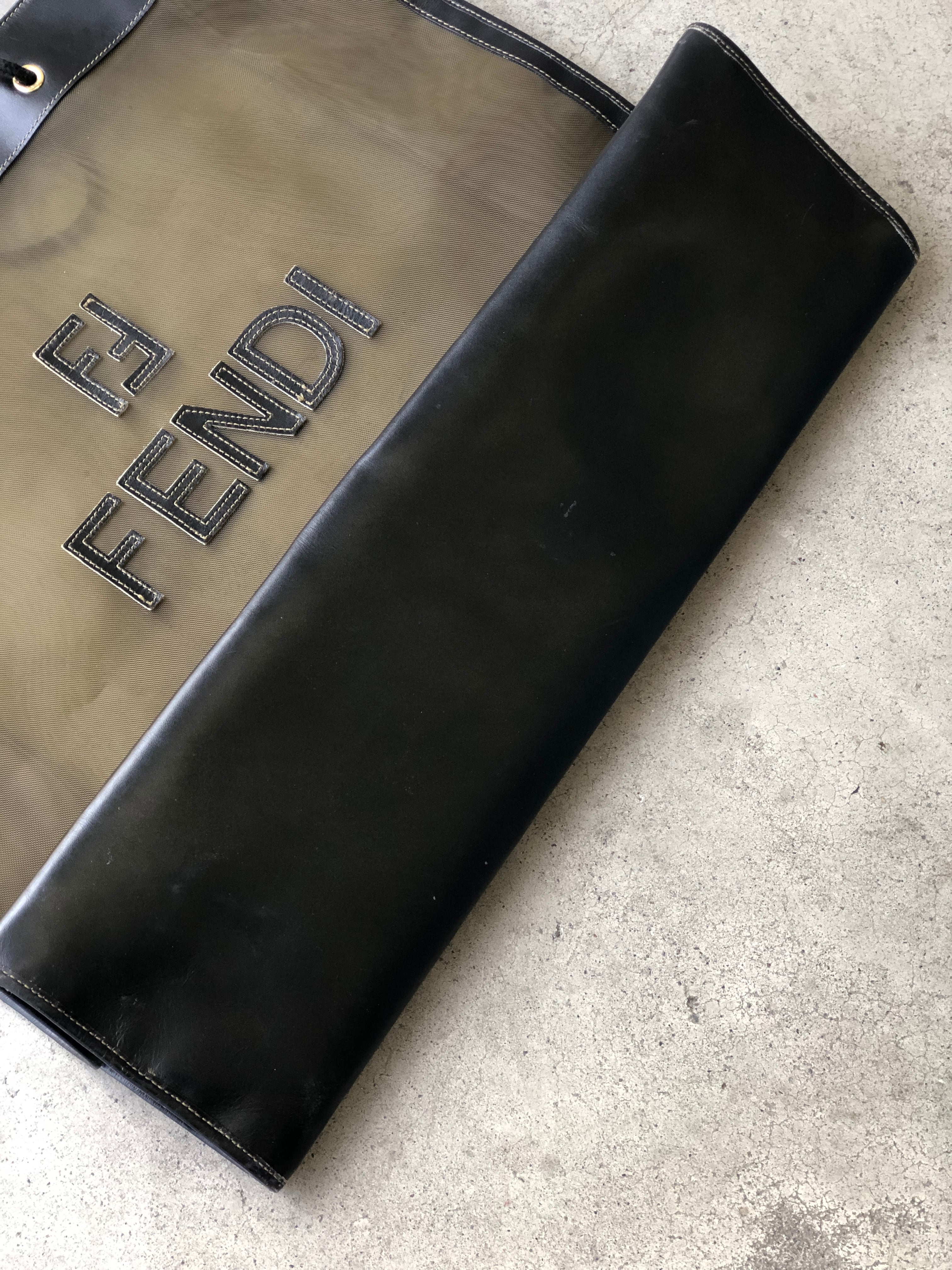 FENDI フェンディ ロゴ レザー×ナイロン メッシュ A4 スクエア ビッグ