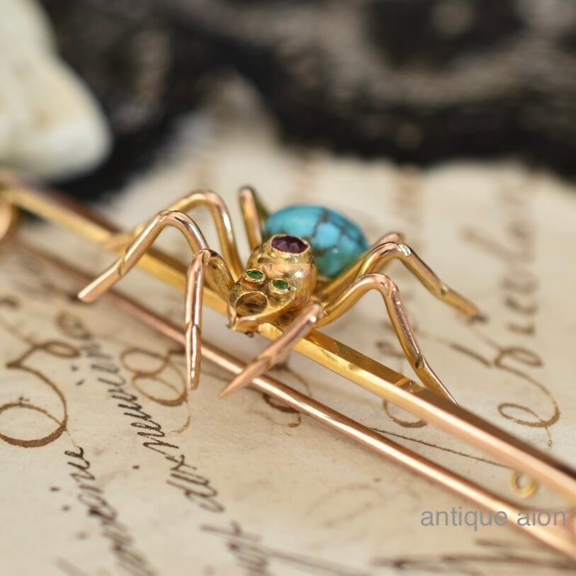 夜間飛行 キャッツアイ古ガラスのレースピン アンティークブローチ