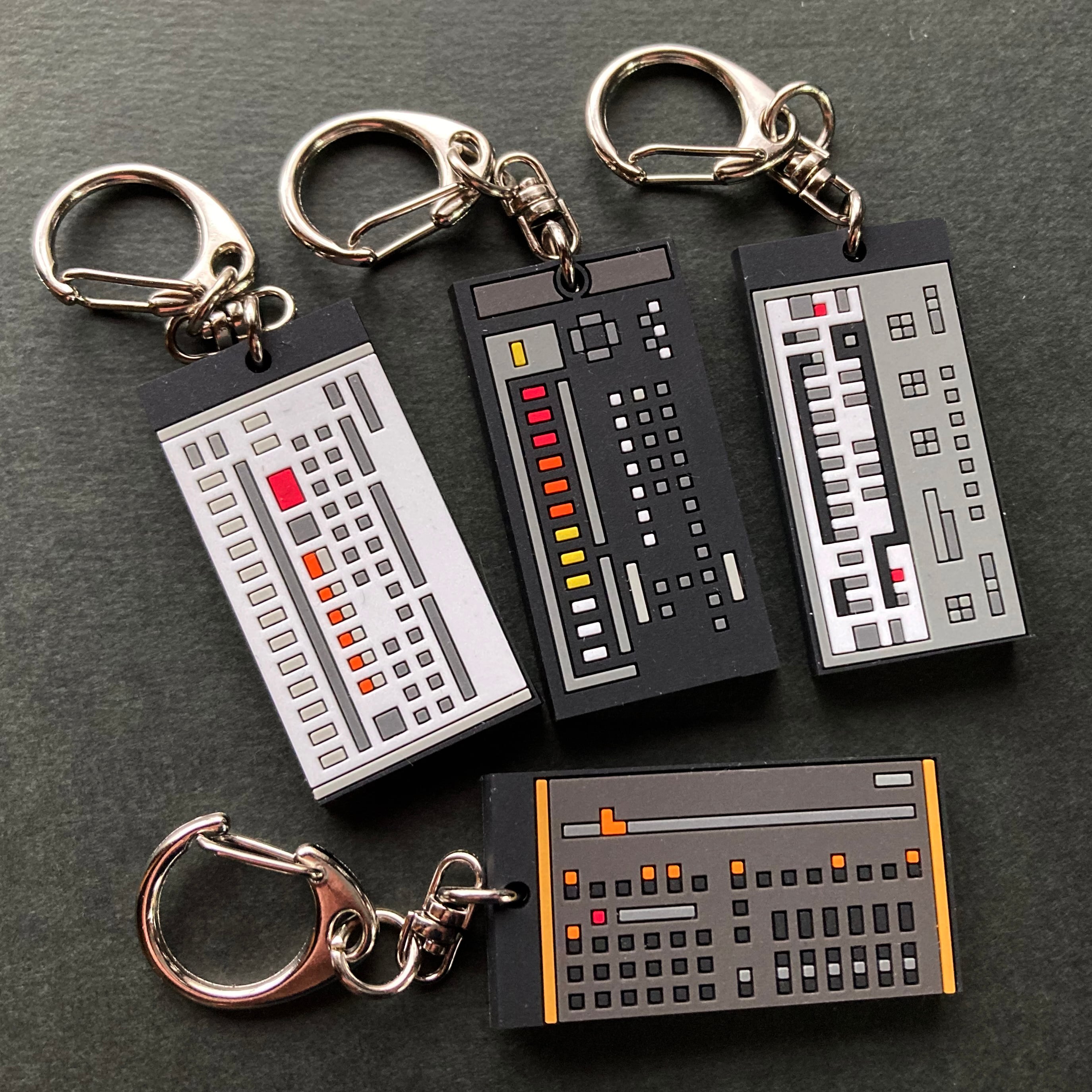 キーホルダー】リズムマシン ラバーキーホルダー 4種！アソート4個