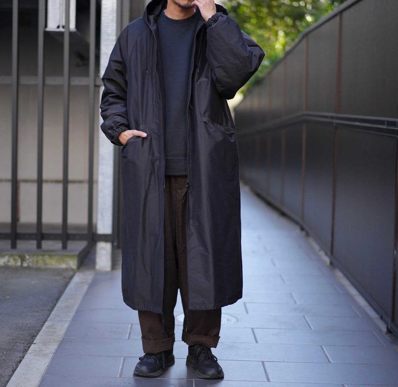 COMOLI(コモリ) / コットンシルクフーデッドロングコート -BROWN- (W03