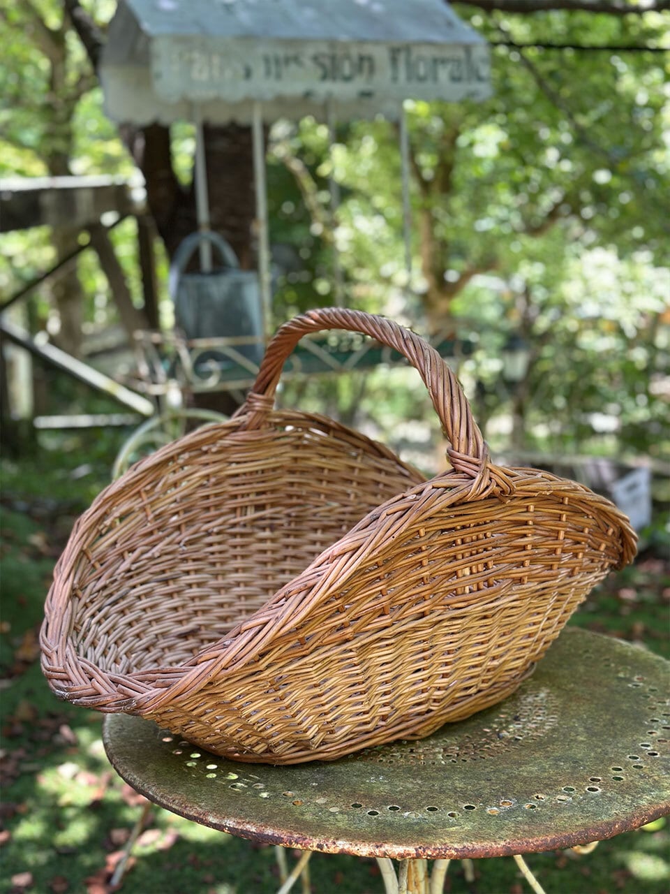 ラタンの大型パニエ 収穫用バスケット | Brocante de La Cocotte