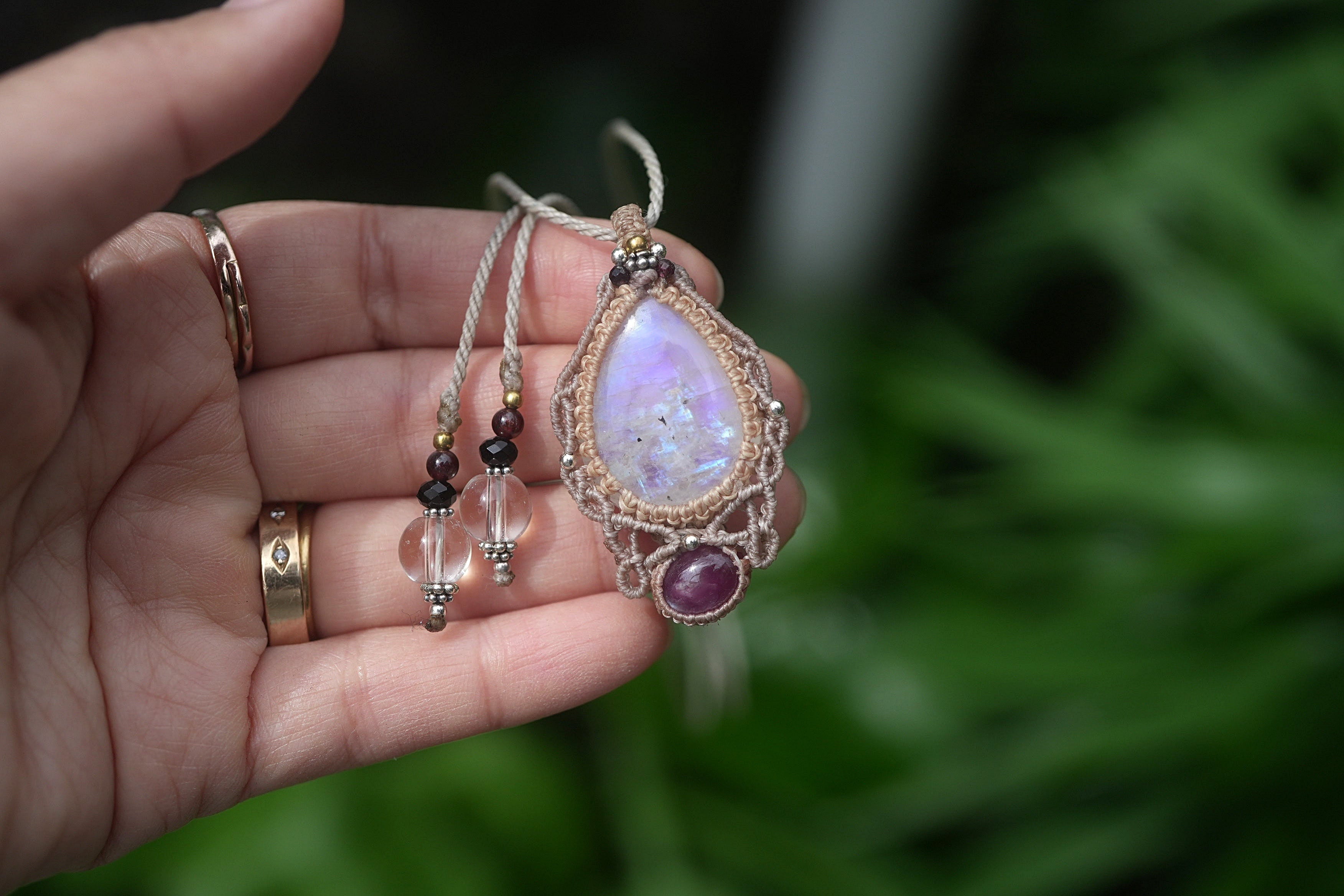 幻想の世界☆ruby レインボームーンストーン マクラメネックレス1594