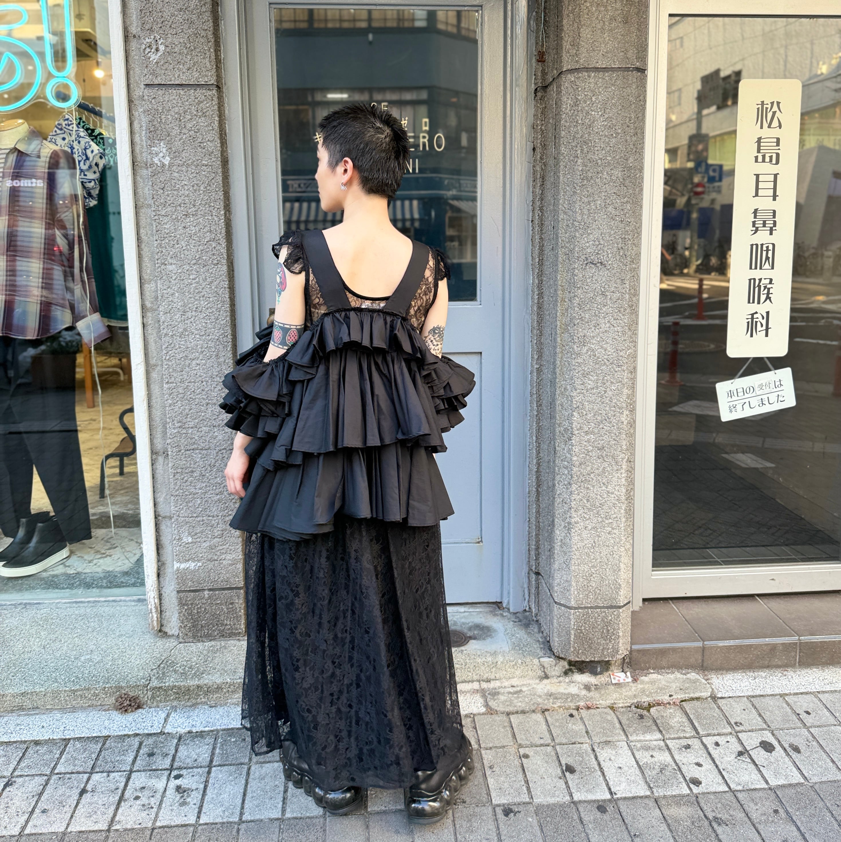 naokitomizuka / Ruffle camisole blouse / black | ふぁいん
