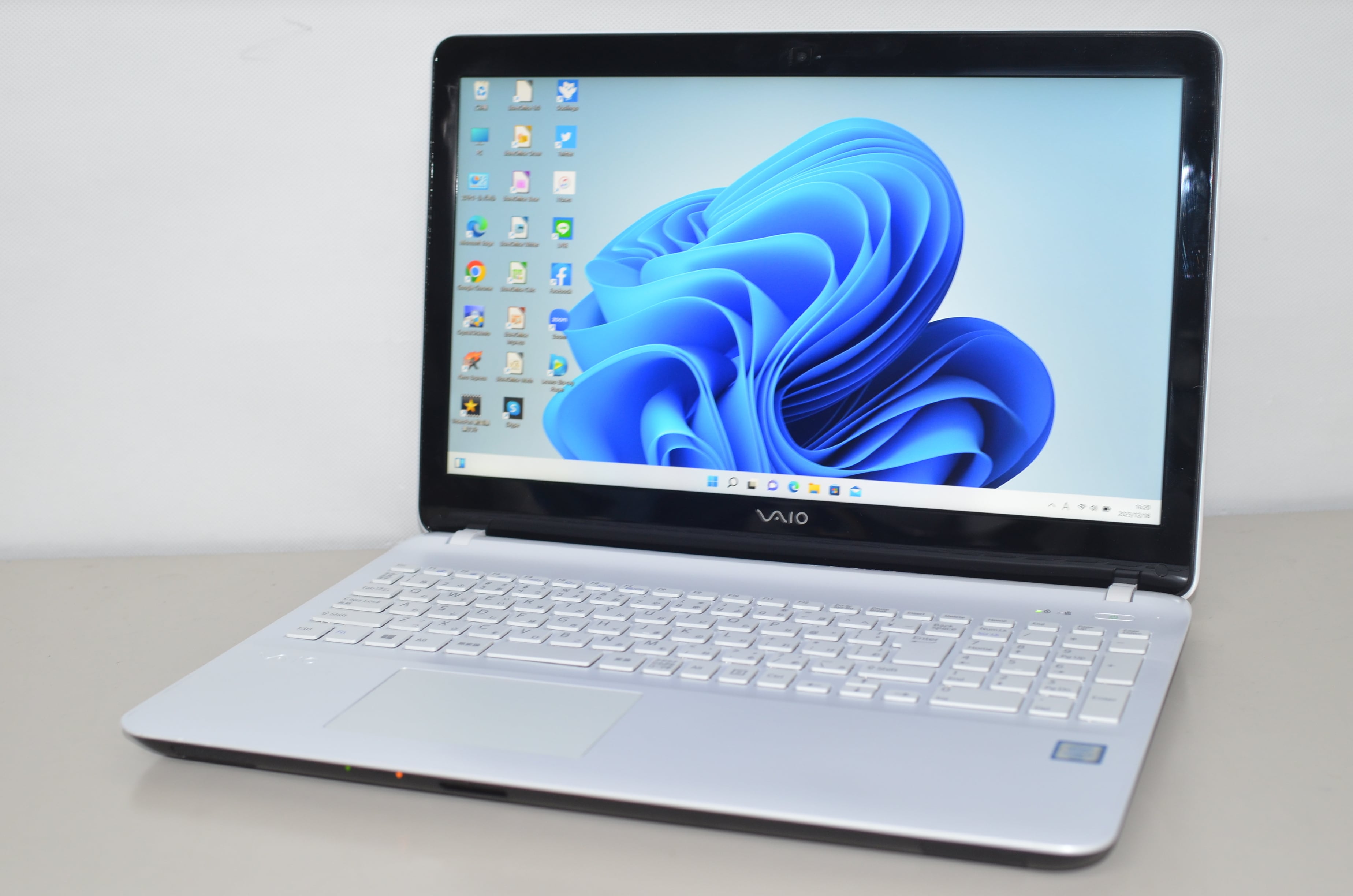 SONY VAIO VPCEH38FJ/W Corei5-2450M ソニー
