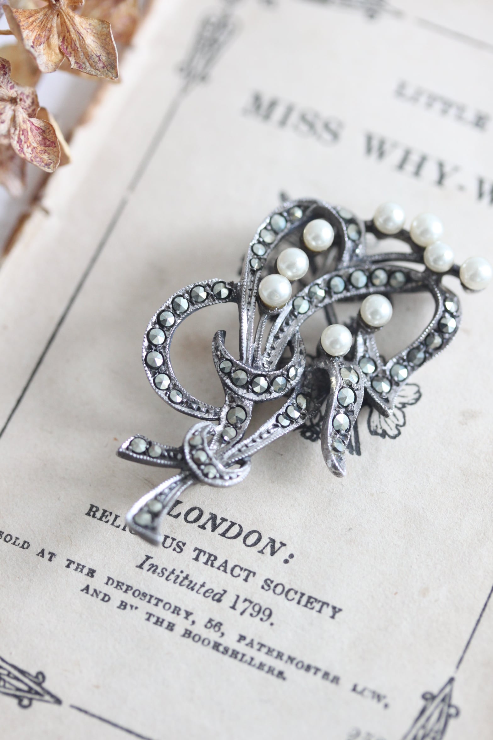 シルバーすずらんブローチ | Milfy(ミルフィ)