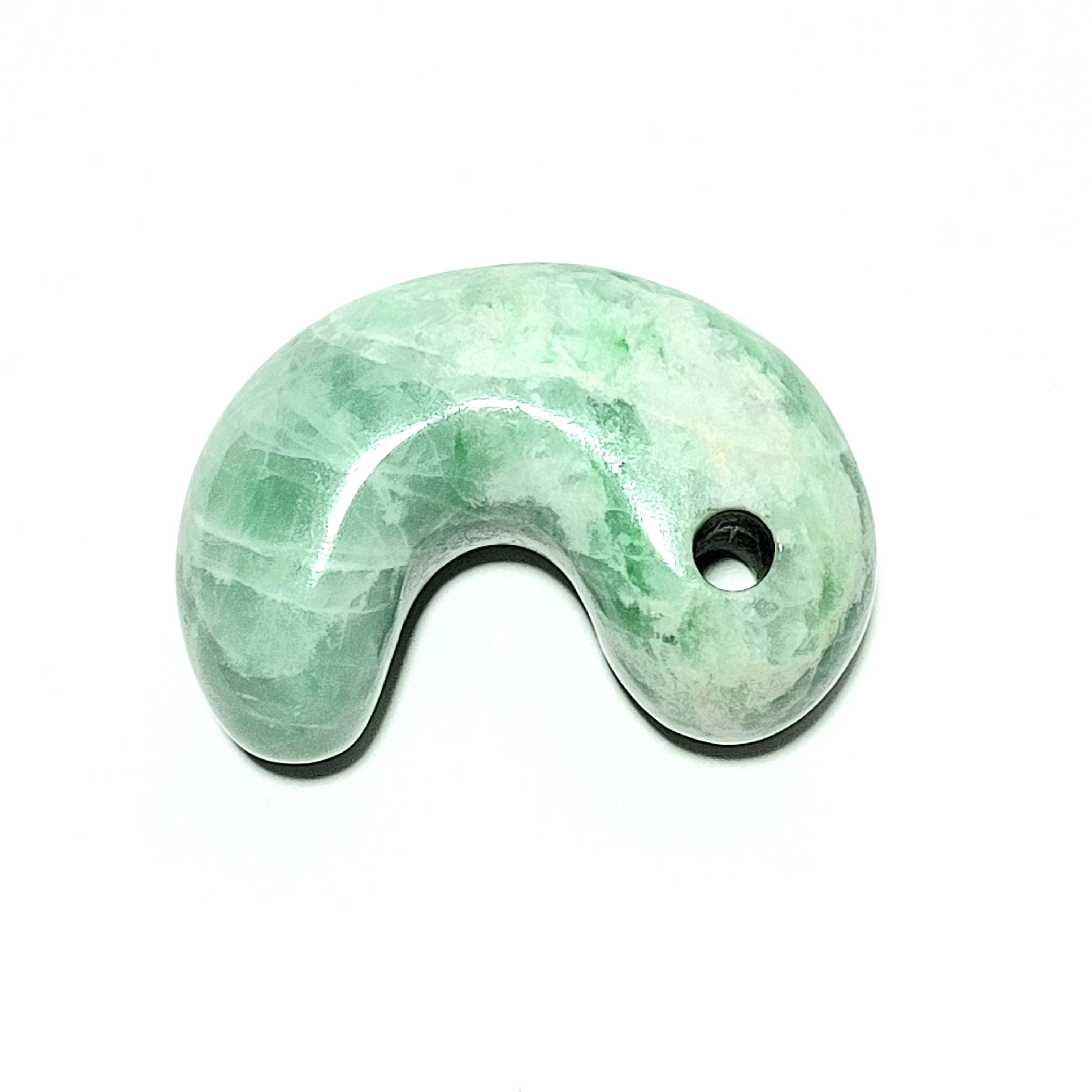 緑色 糸魚川翡翠勾玉 BMT0327 | 糸魚川翡翠工芸家 赤羽可行BASE