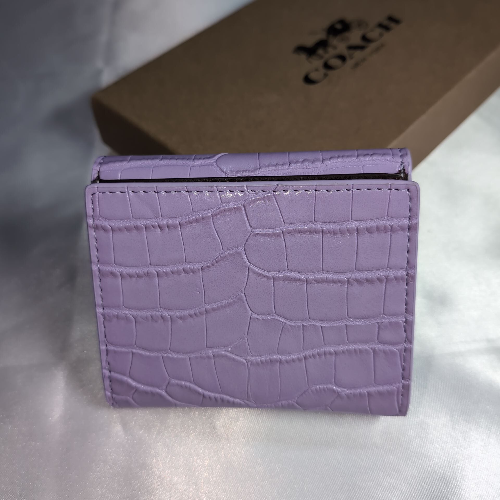 COACHコーチ 二つ折りミニ財布 クロコ型押し パープル | francore