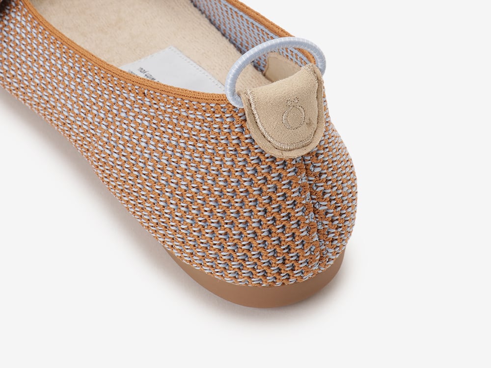 pointed-FRIN / CAMEL & AQUA | Offen