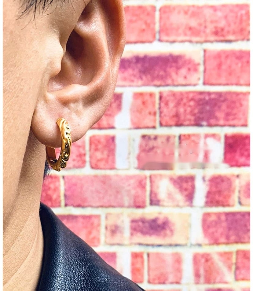 22k スクロールフープピアス 唐草模様 両耳 2点セット | Luxustiv