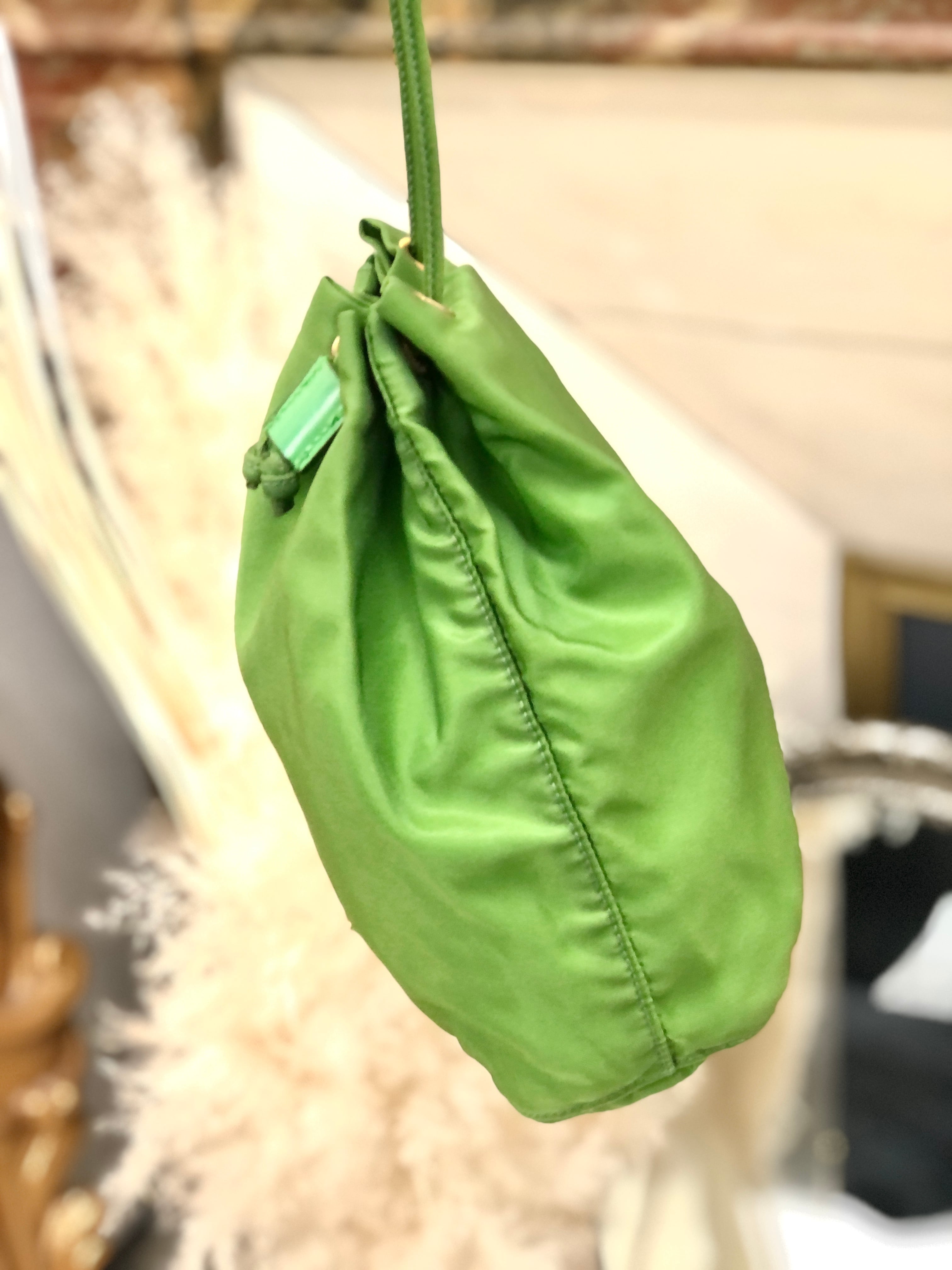 PRADA プラダ トライアングルロゴモチーフ 巾着 ハンドポーチ