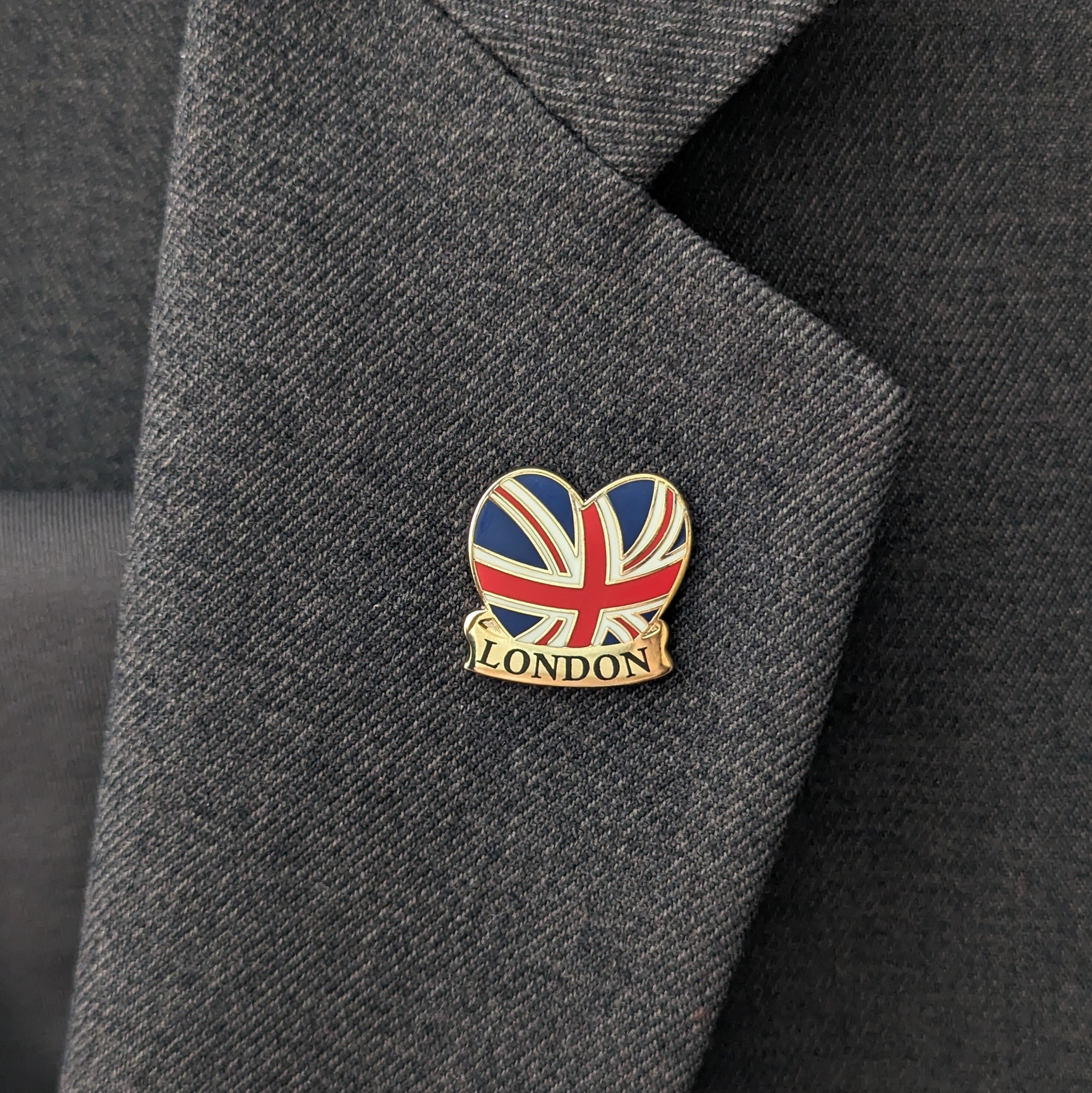 ピンバッジ【国旗=ハート・ユニオンジャック】Tradition 90040-T1213