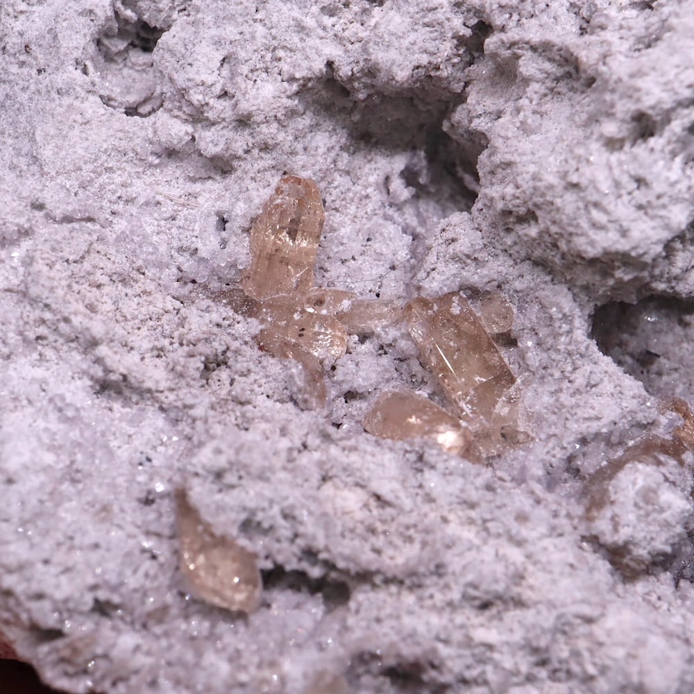 1kg超え！自主採掘！トパーズ 母岩付き 1064,7g 原石 TZ236 鉱物