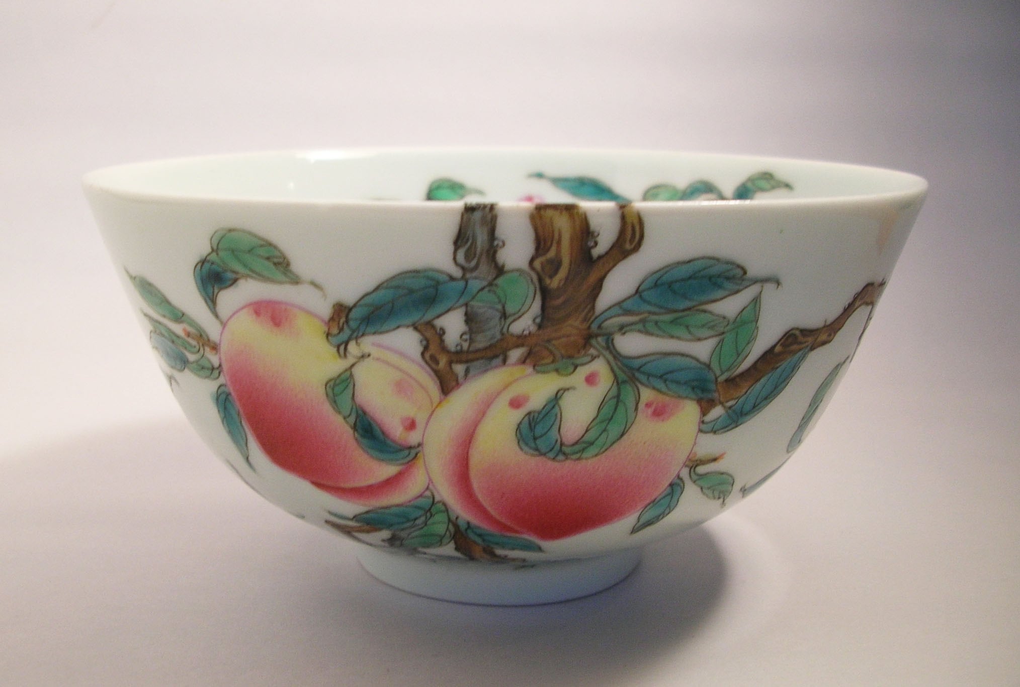 粉彩五蝙蝠寿桃碗（中国） | 東洋古陶磁 久