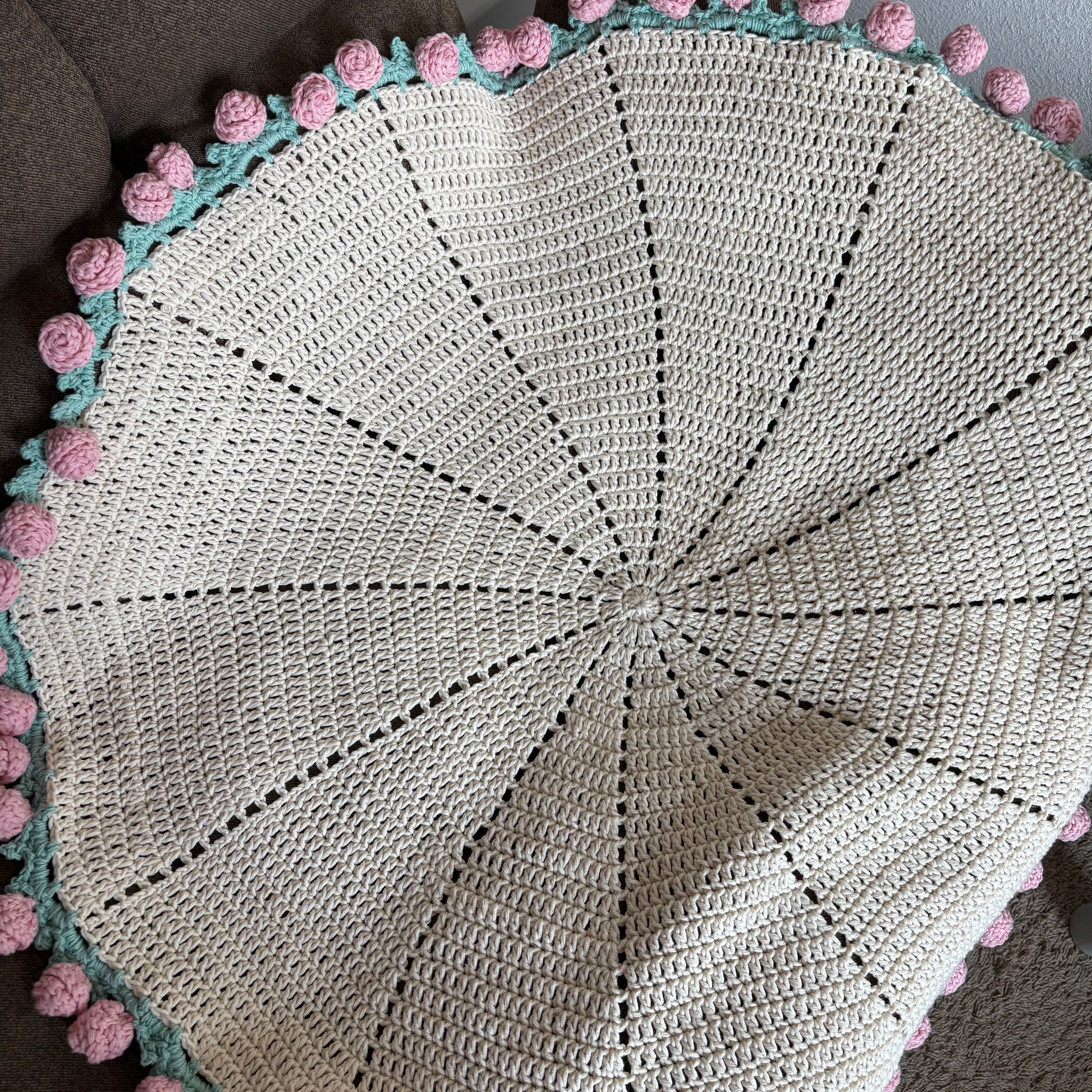 バラのブーケブランケット | TSUMUGI かぎ針編み