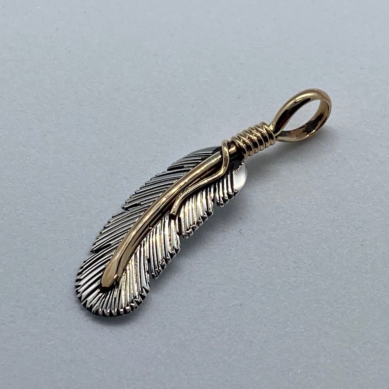 Harvey Mace（ハーヴィー・メイス） 12KGF イーグルフェザーペンダント