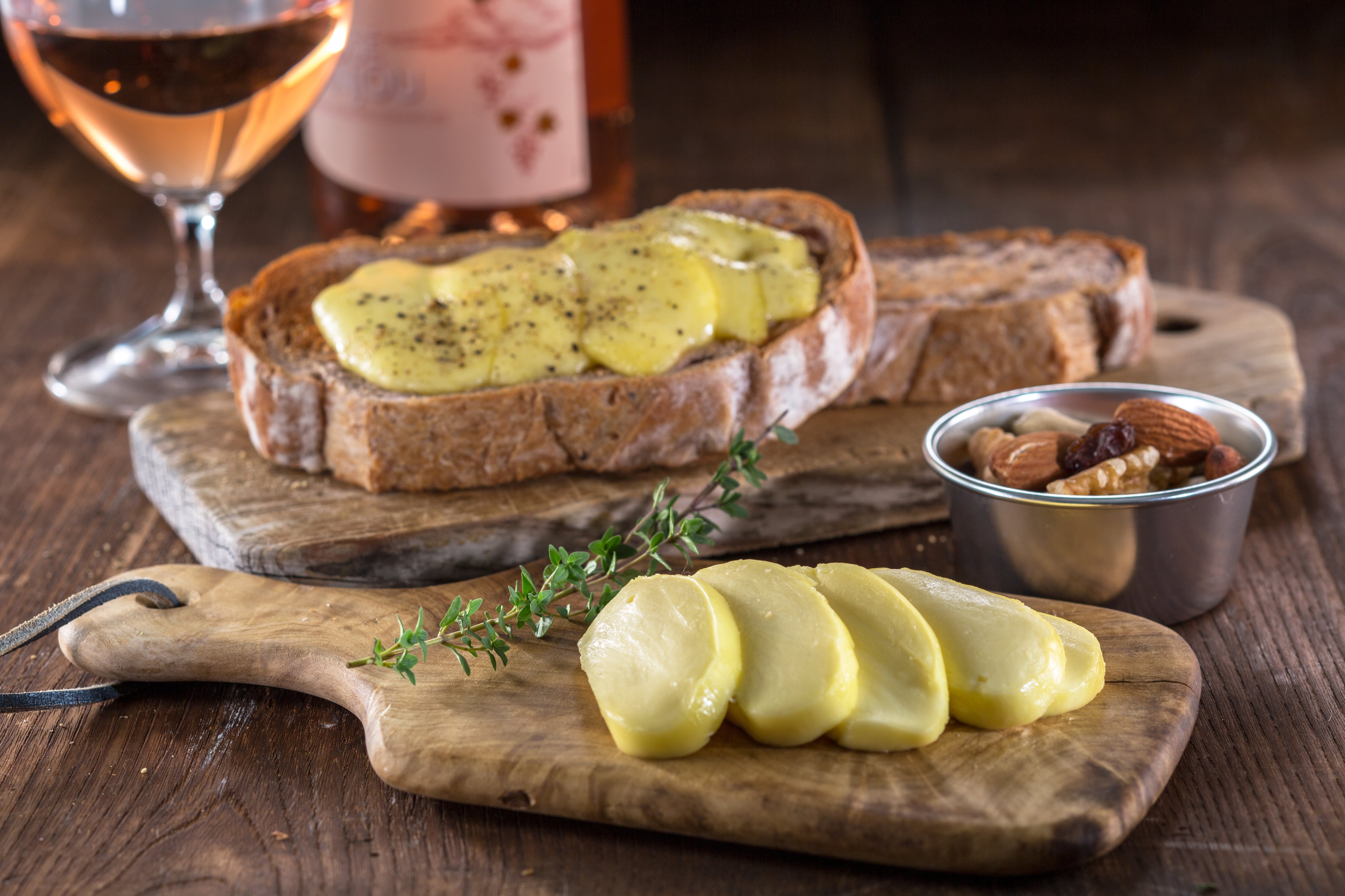 スカモルツァ Scamorza（有機JAS認証取得） | CHEESEDOM