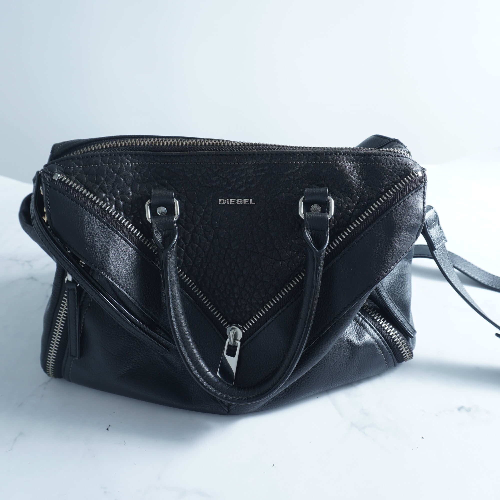 DIESEL】ディーゼル V字ファスナーデザイン2WAY レザーショルダー