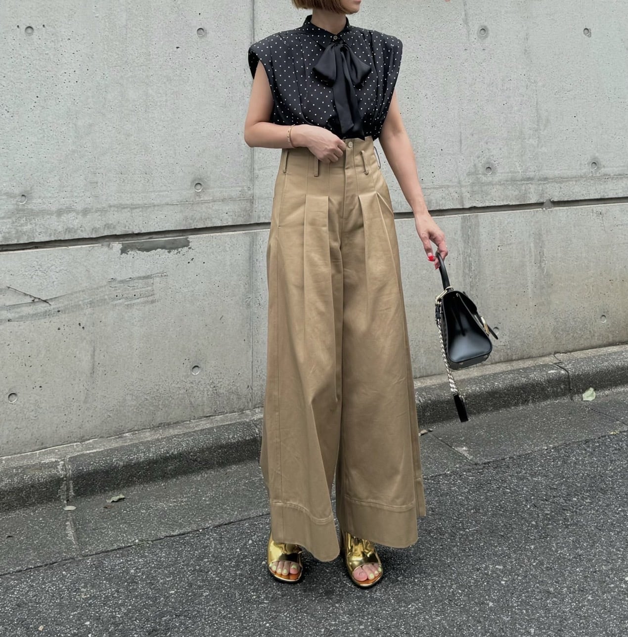 チノワイドパンツ Eric ベージュ | Cygne