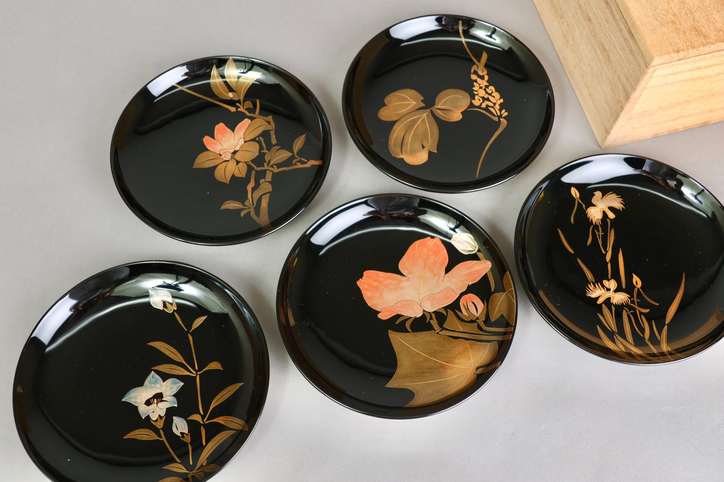 輪島塗 図替 草花蒔絵 菓子皿 銘々皿 五枚組 共箱 | (有)新原美術