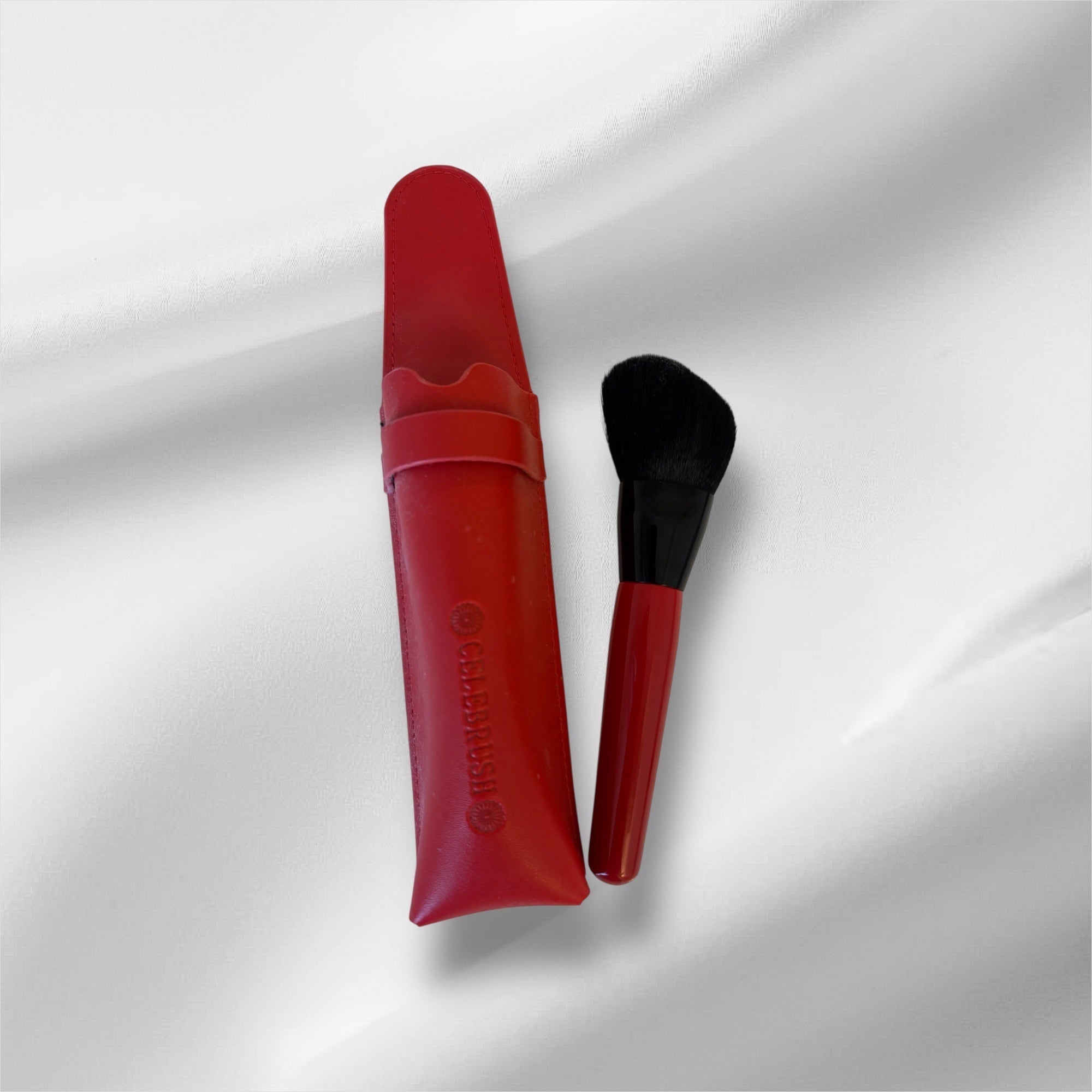 撫でた瞬間リフトアップ！魔法のフェイスブラシ