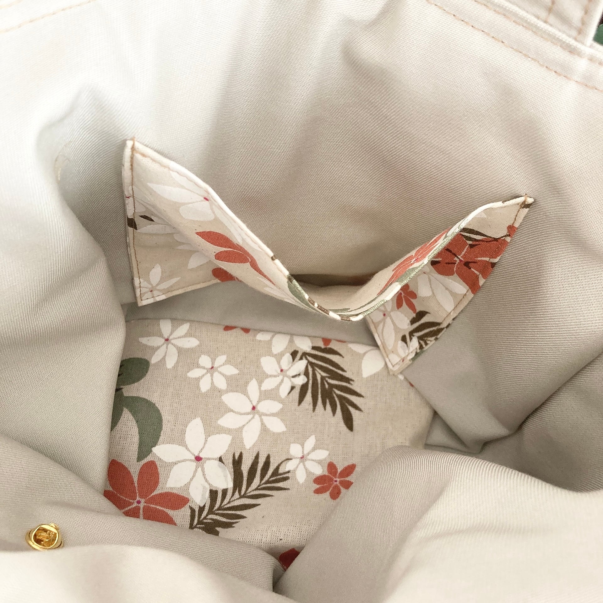 花柄ハワイアンキルトのバック | yoyomi（ハワイアンキルト）