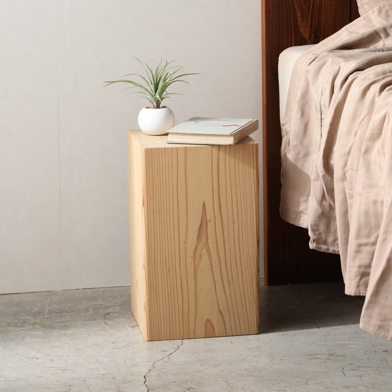 丸太 木製フレア型サイドテーブル 丸太 木製フレア型サイドテーブル