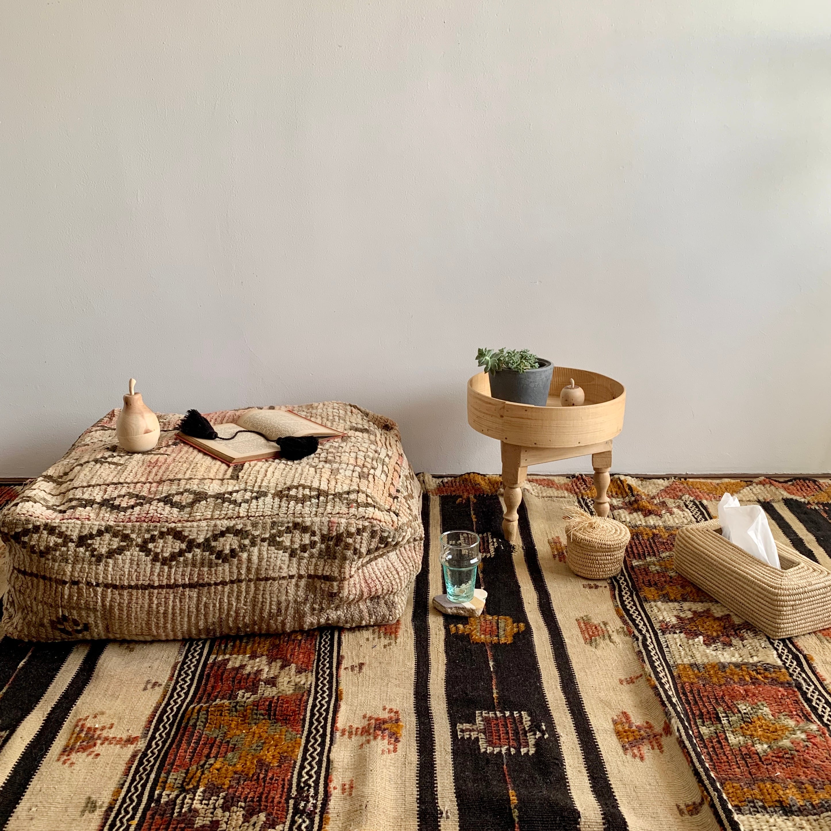 オールドラグをリメイクしたプフ | モロッコの暮らしと手しごと