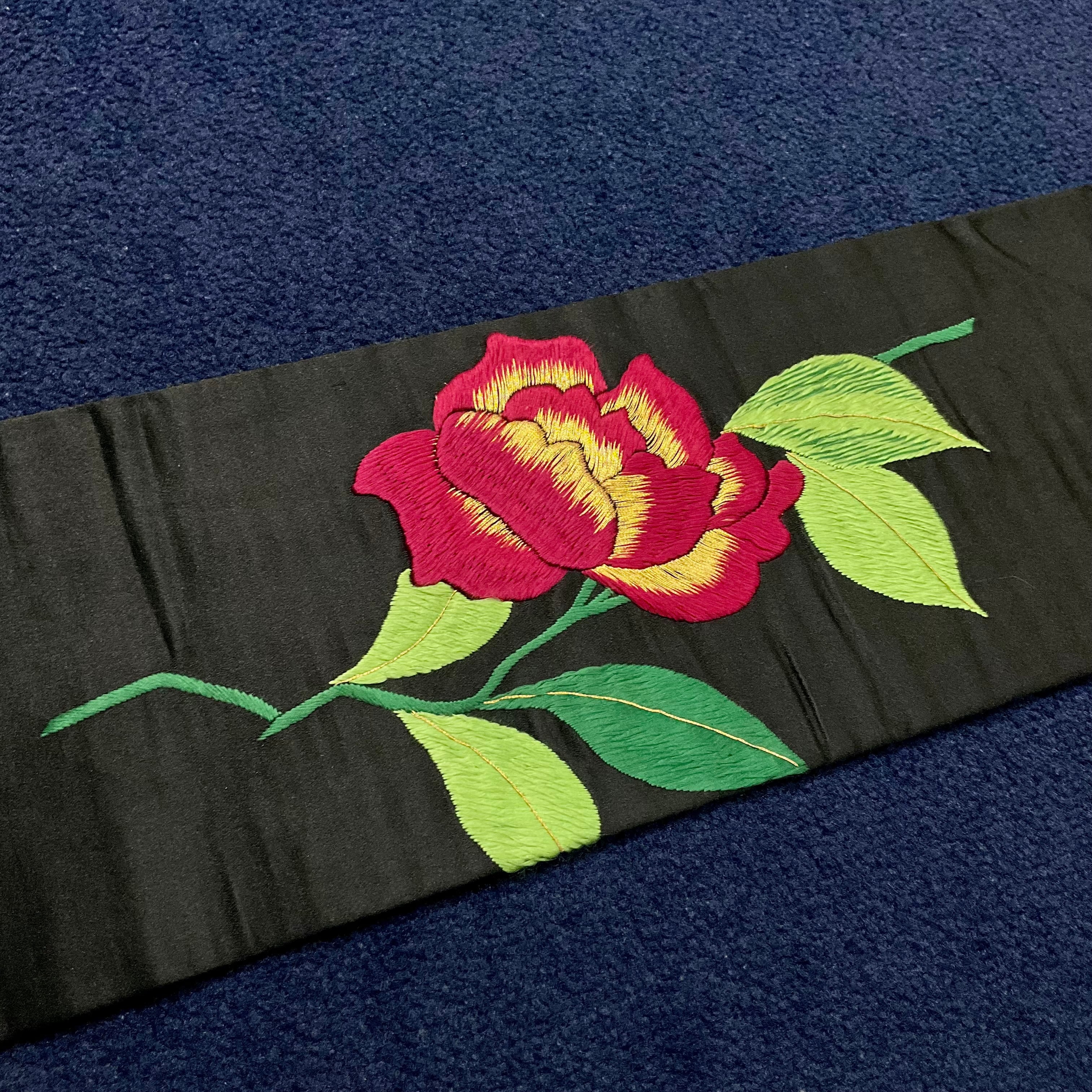 紅い薔薇＊刺繍 ローズ バラ 赤 ワインレッド 繻子 花 アンティーク