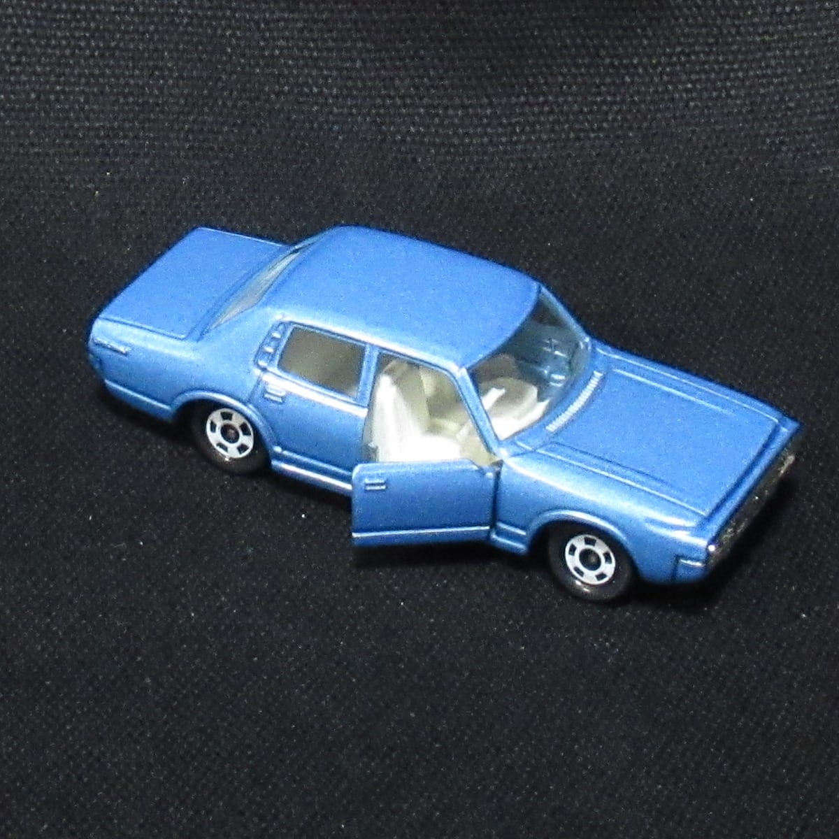 トミカ 30周年復刻版 32 / トヨタ・ニュー・クラウン【黒箱】 | ROCK