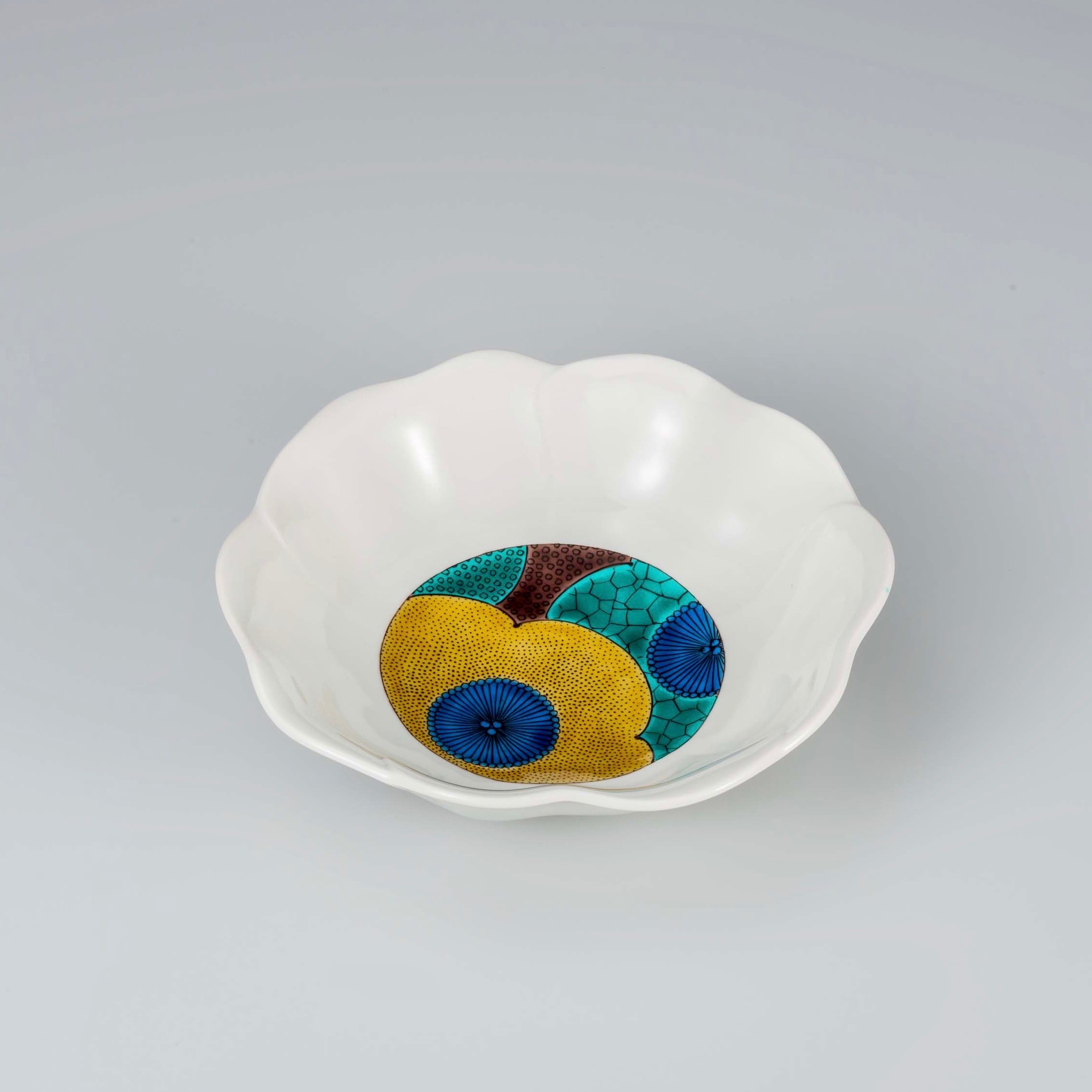 手描き絵付け・九谷焼 中鉢【色絵梅文7寸輪花鉢】 | 九谷焼 真生窯