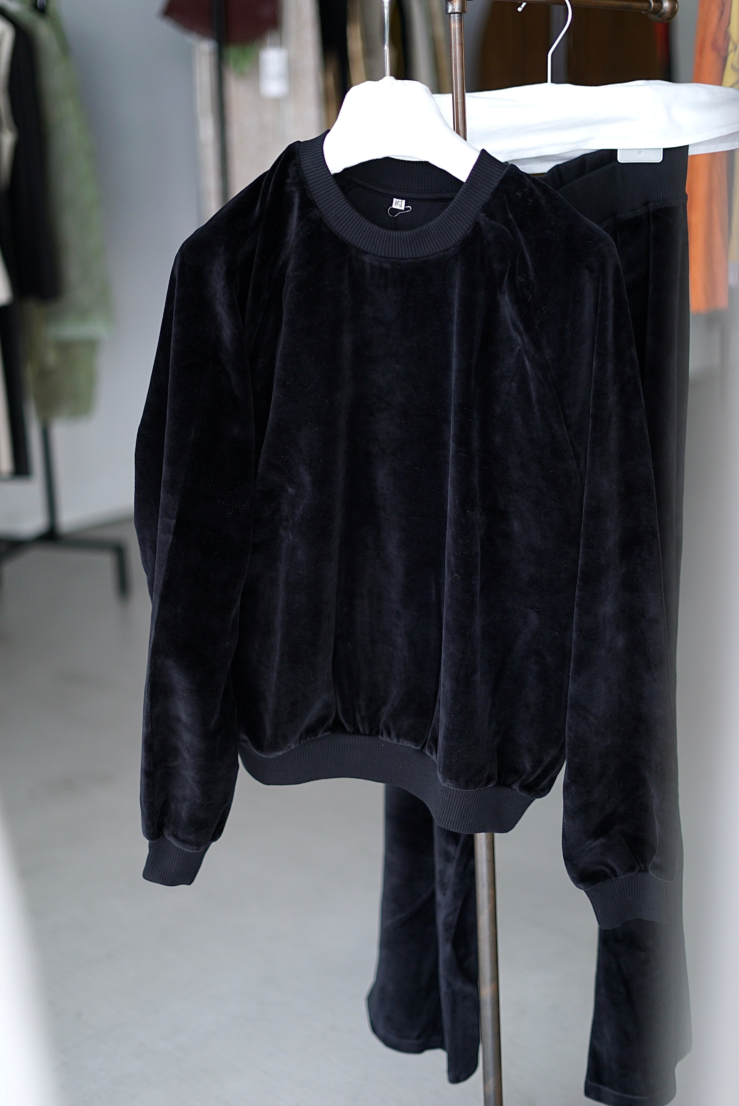 Baserange / RIM RAGLAN SWEATSHIRT (BLACK) | JUQUI Online