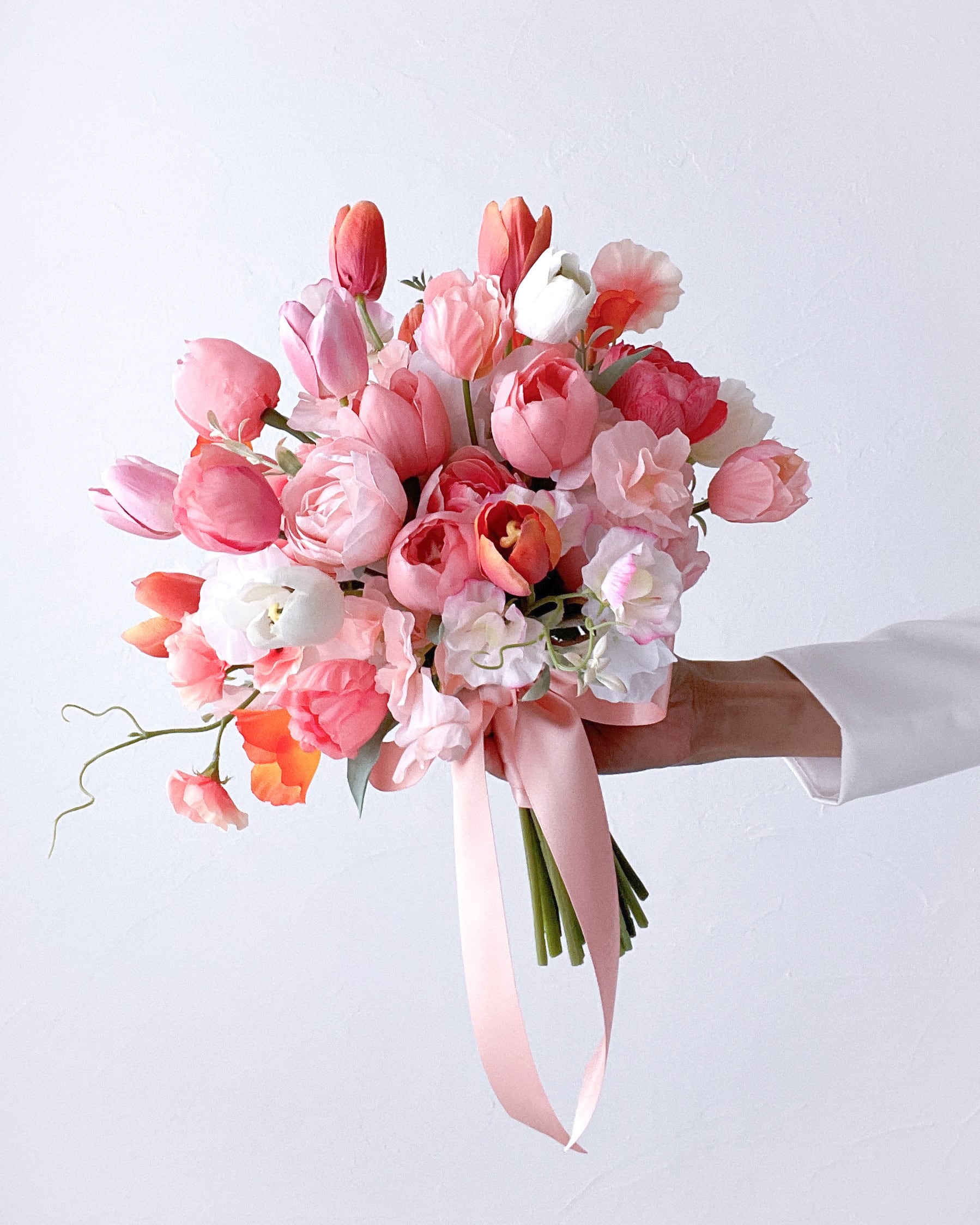 アプリコット色のチューリップブーケ | ウェディングブーケ専門店