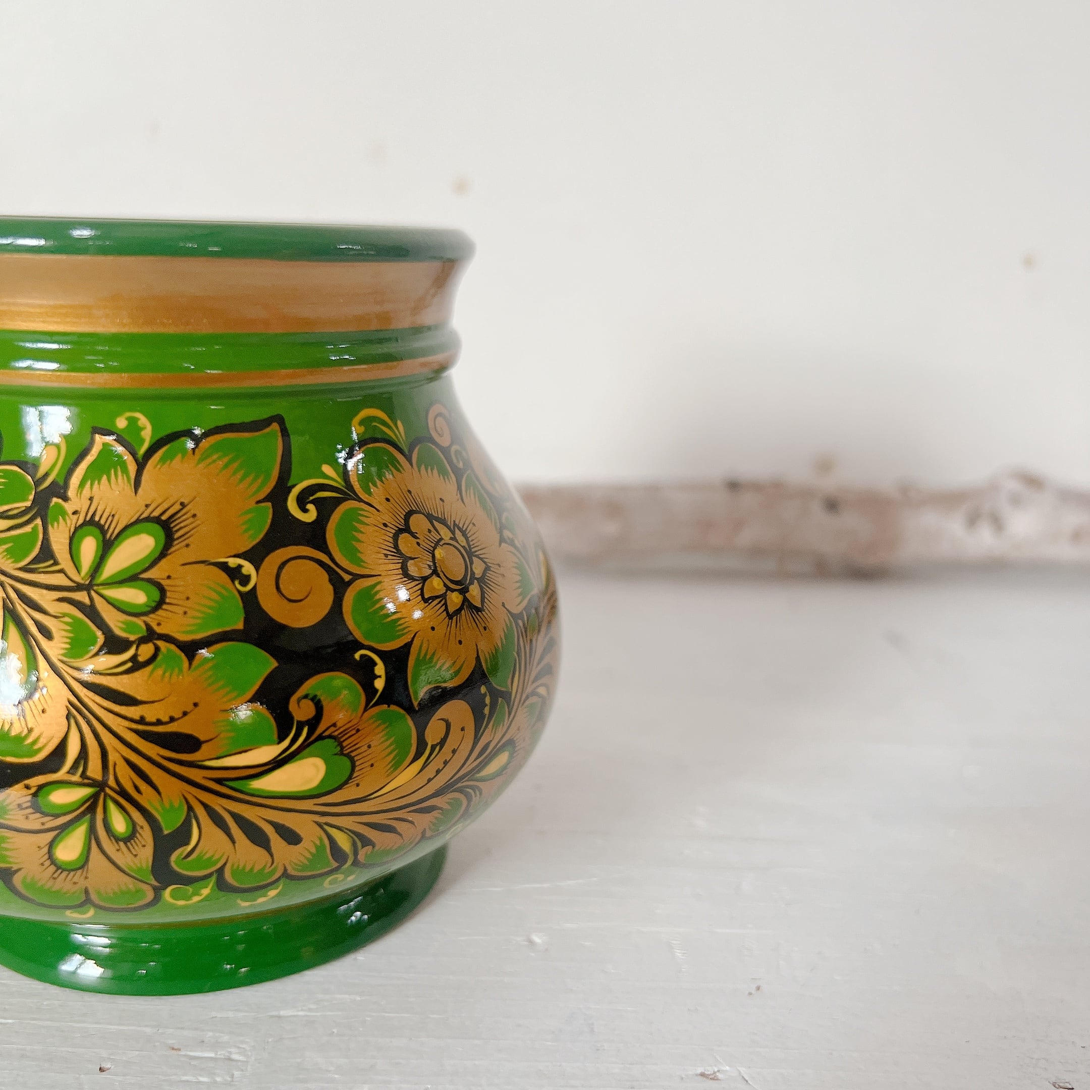 ロシア伝統工芸「ホフロマ塗り」緑の壺 HH01 | yarumaruka