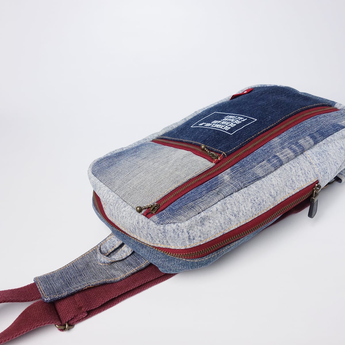 ボディバッグ リメイクデニム 大容量 | DENIMCLUB