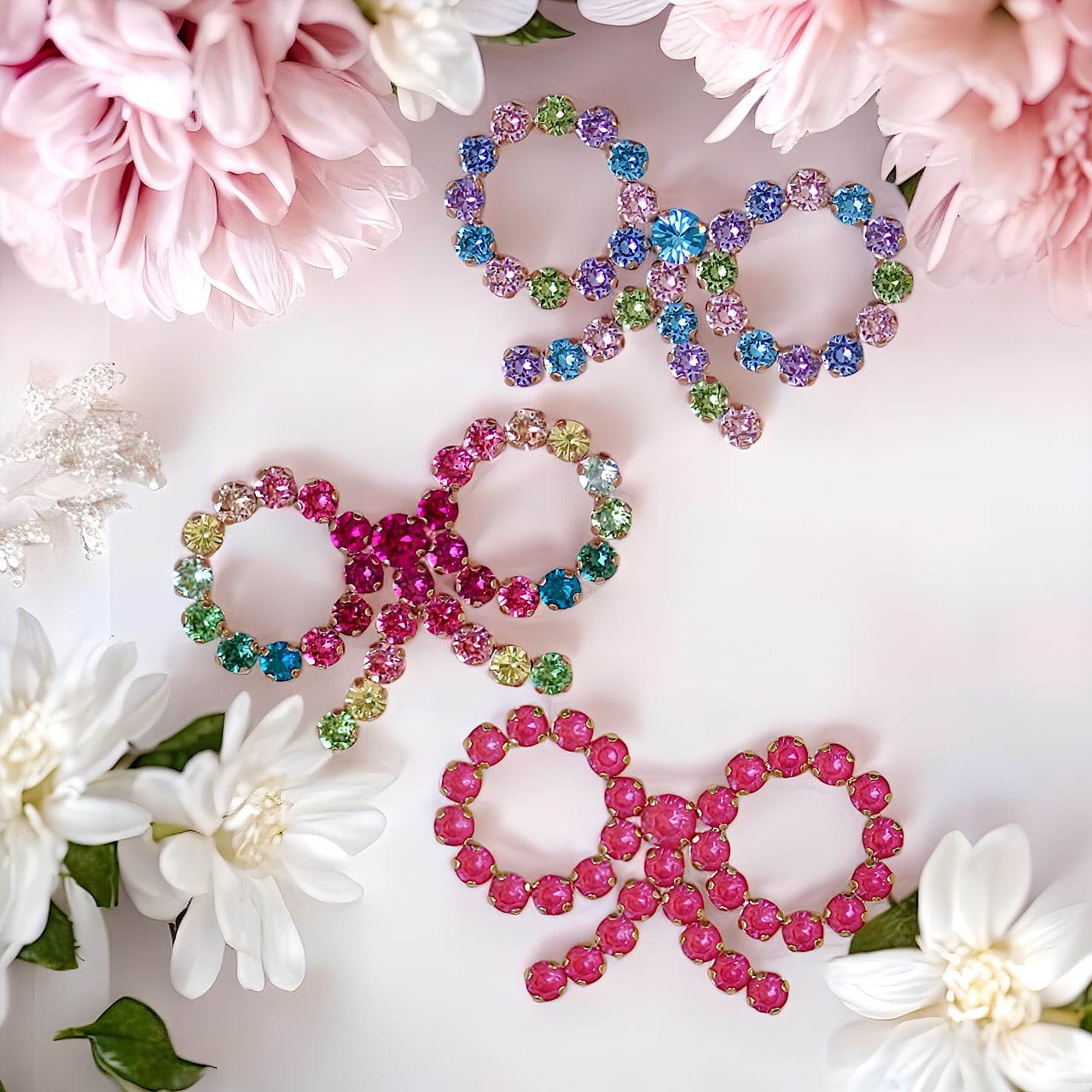 リボンブローチ マルチカラー | MAKI NUMOTO (マキ ヌモト